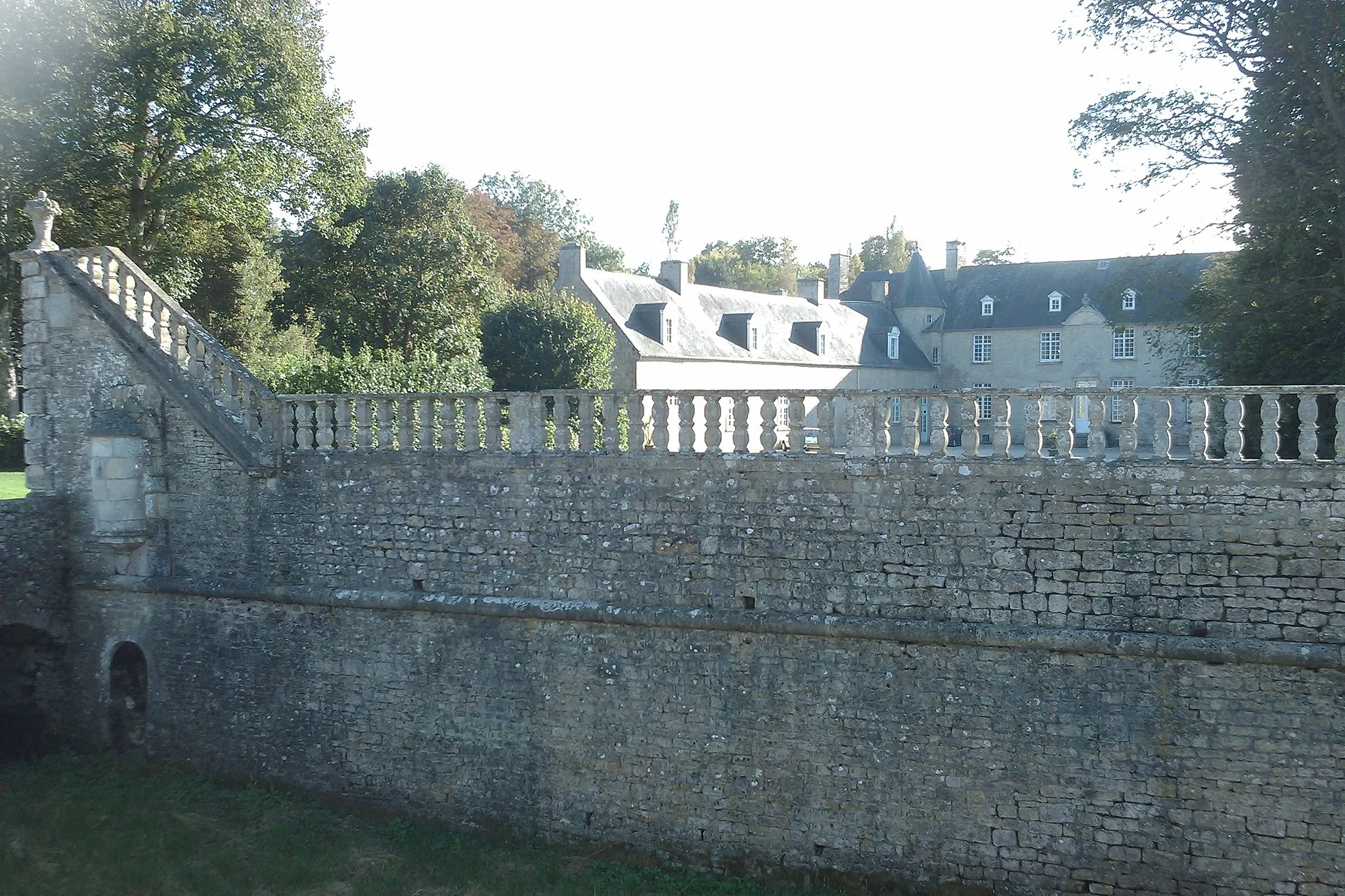 Photo showing: This building is inscrit au titre des monuments historiques de la France. It is indexed in the base Mérimée, a database of architectural heritage maintained by the French Ministry of Culture, under the reference PA00110338 .