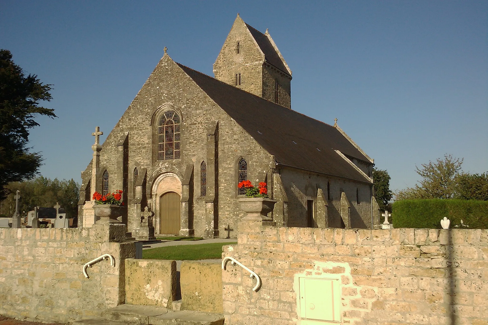 Photo showing: This building is inscrit au titre des monuments historiques de la France. It is indexed in the base Mérimée, a database of architectural heritage maintained by the French Ministry of Culture, under the reference PA00110363 .