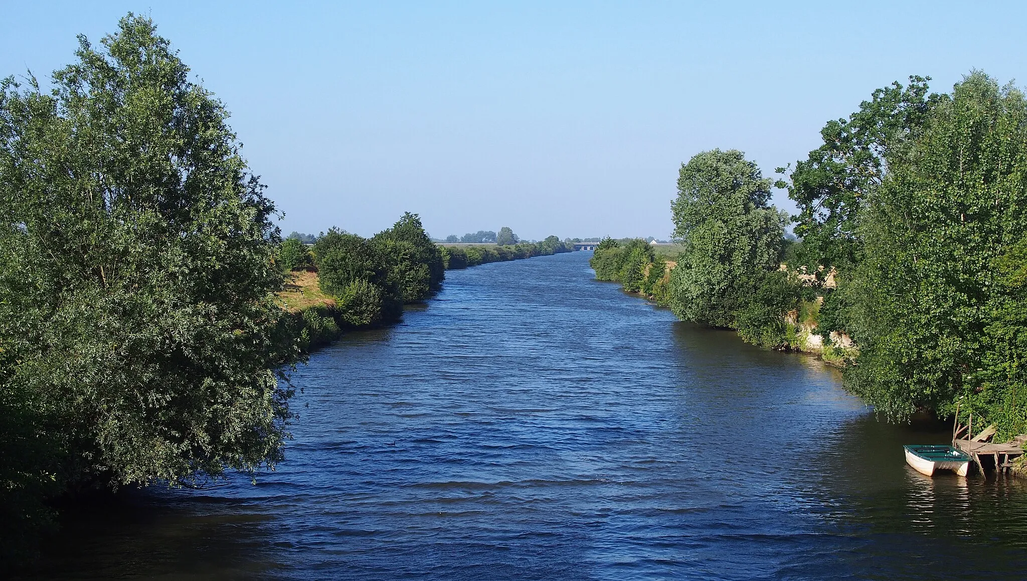 Photo showing: La Douve entre Saint-Côme-du-Mont, à gauche, et Carentan, à droite (Normandie, France).