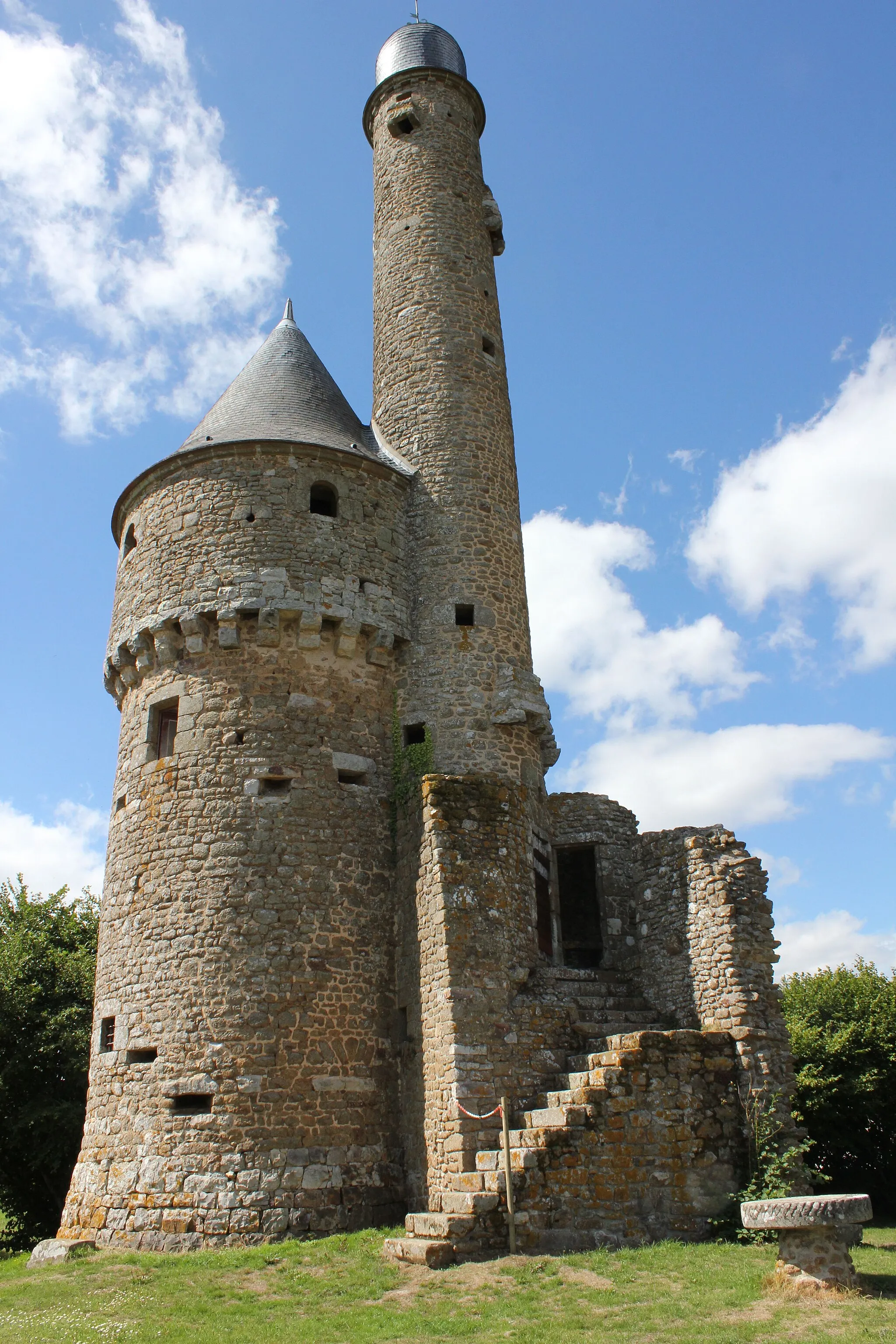 Photo showing: Tower of Bonvouloir, Juvigny-sous-Andaine, France