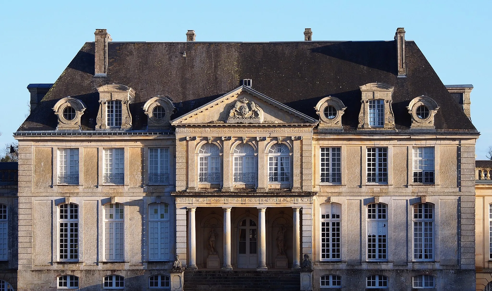 Photo showing: Versainville (Normandie, France). La façade principale du château.