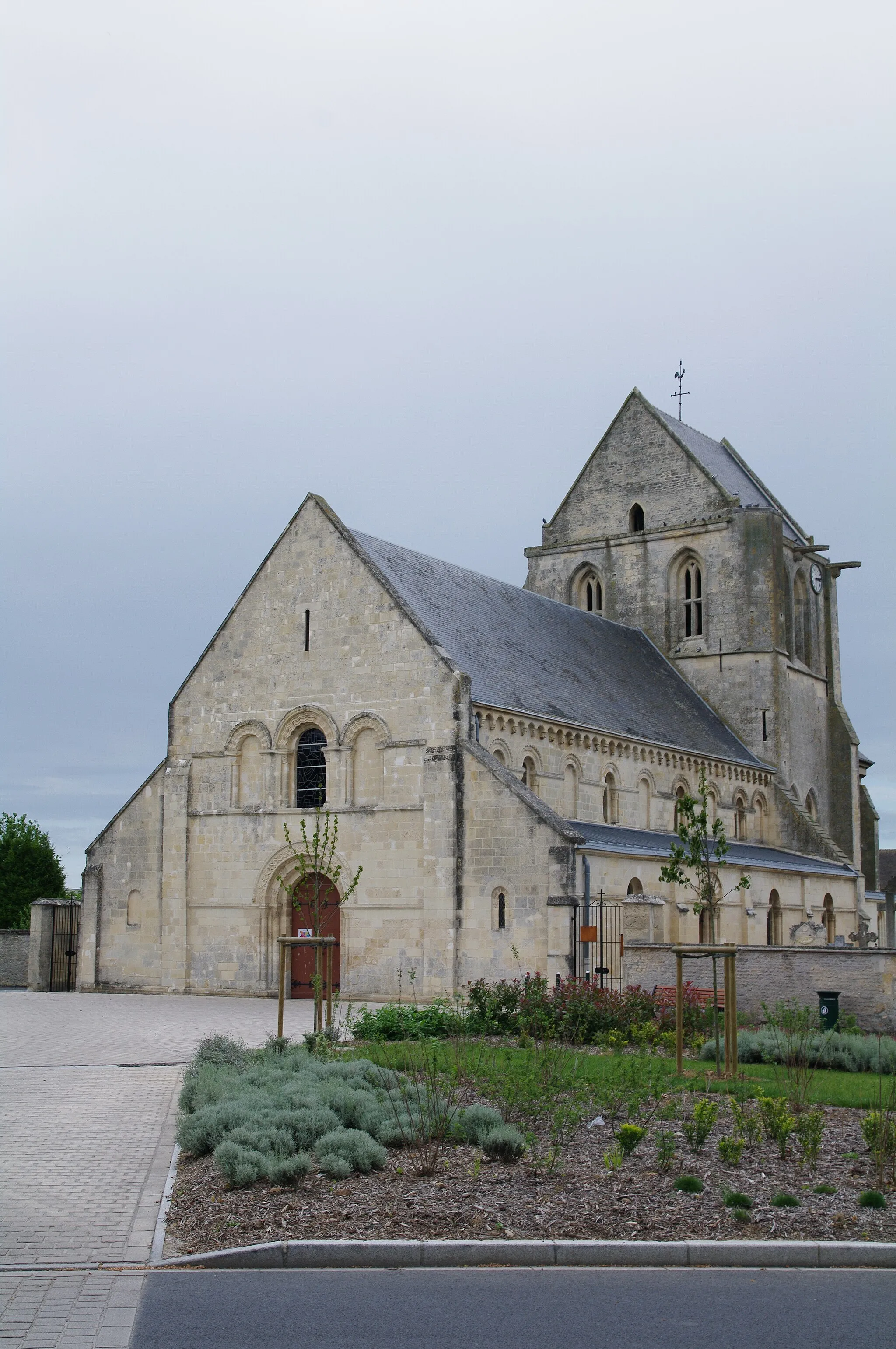 Photo showing: This building is inscrit au titre des monuments historiques de la France. It is indexed in the base Mérimée, a database of architectural heritage maintained by the French Ministry of Culture, under the reference PA00111215 .