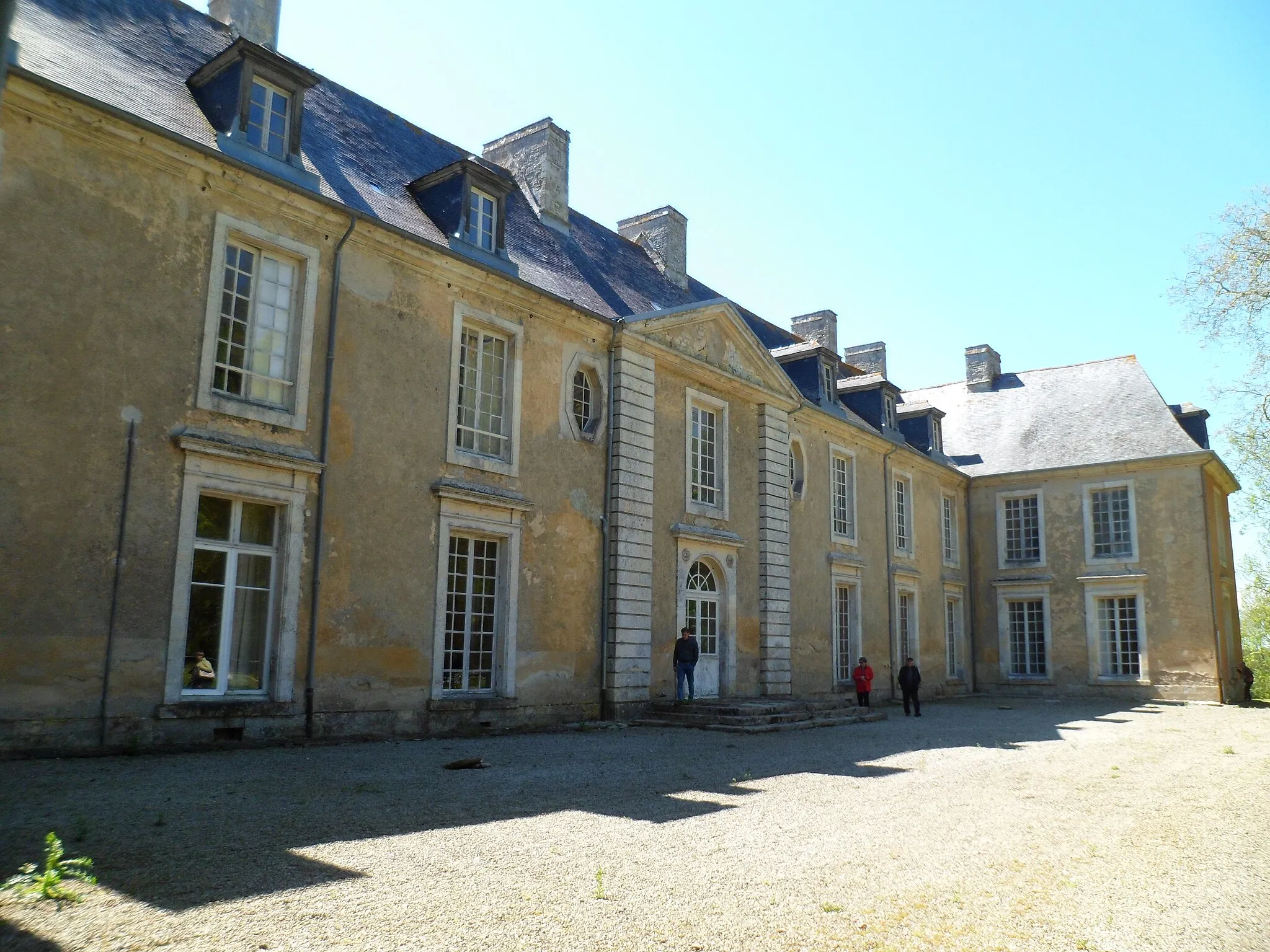 Photo showing: This building is indexed in the base Mérimée, a database of architectural heritage maintained by the French Ministry of Culture, under the reference PA00110370 .