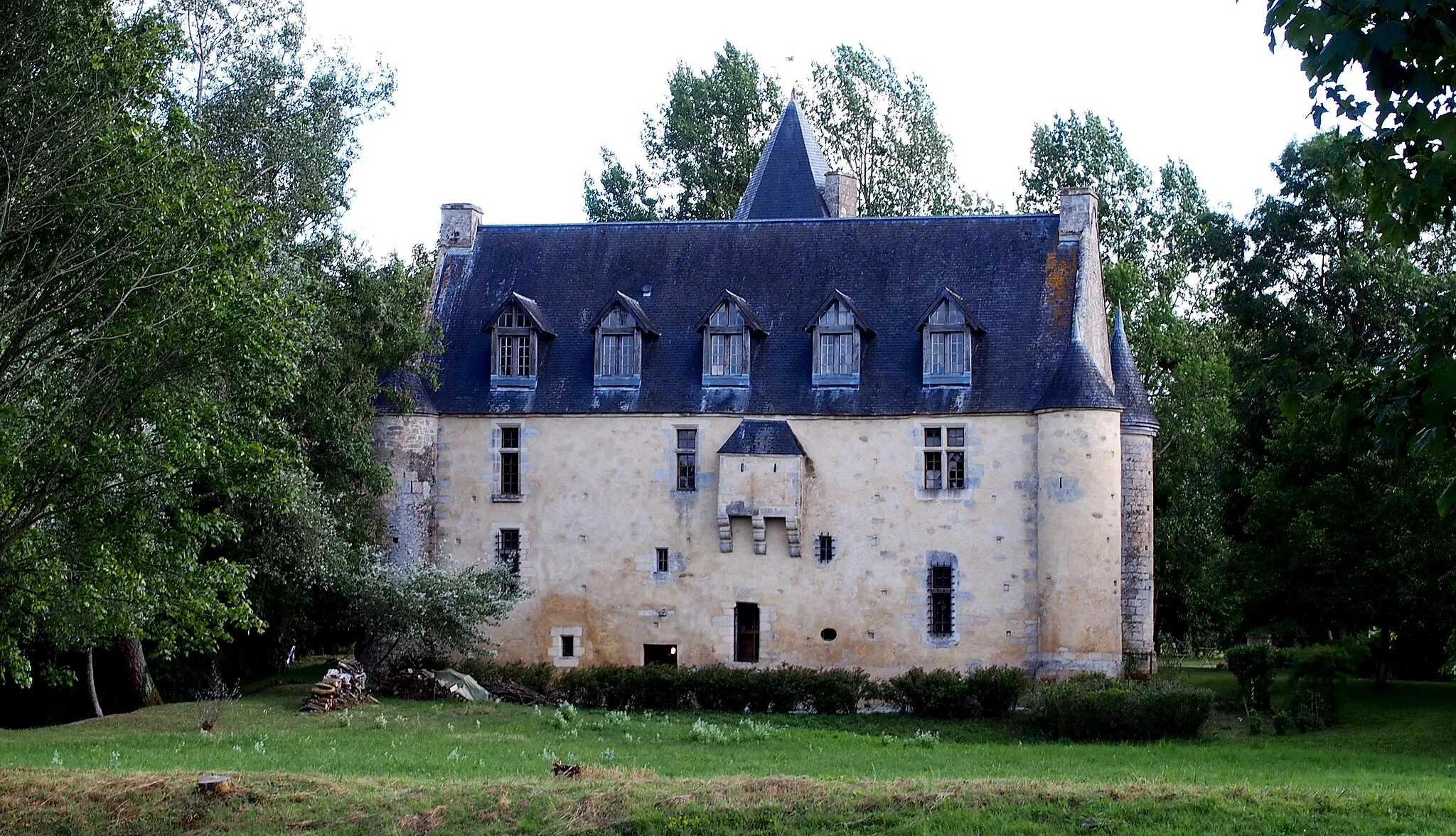 Photo showing: Villebadin (Normandie, France). La façade nord du manoir d'Argentelles.
