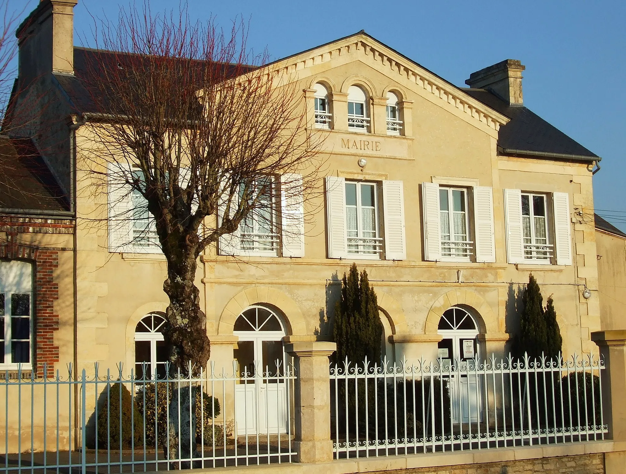 Photo showing: Mairie La hoguette