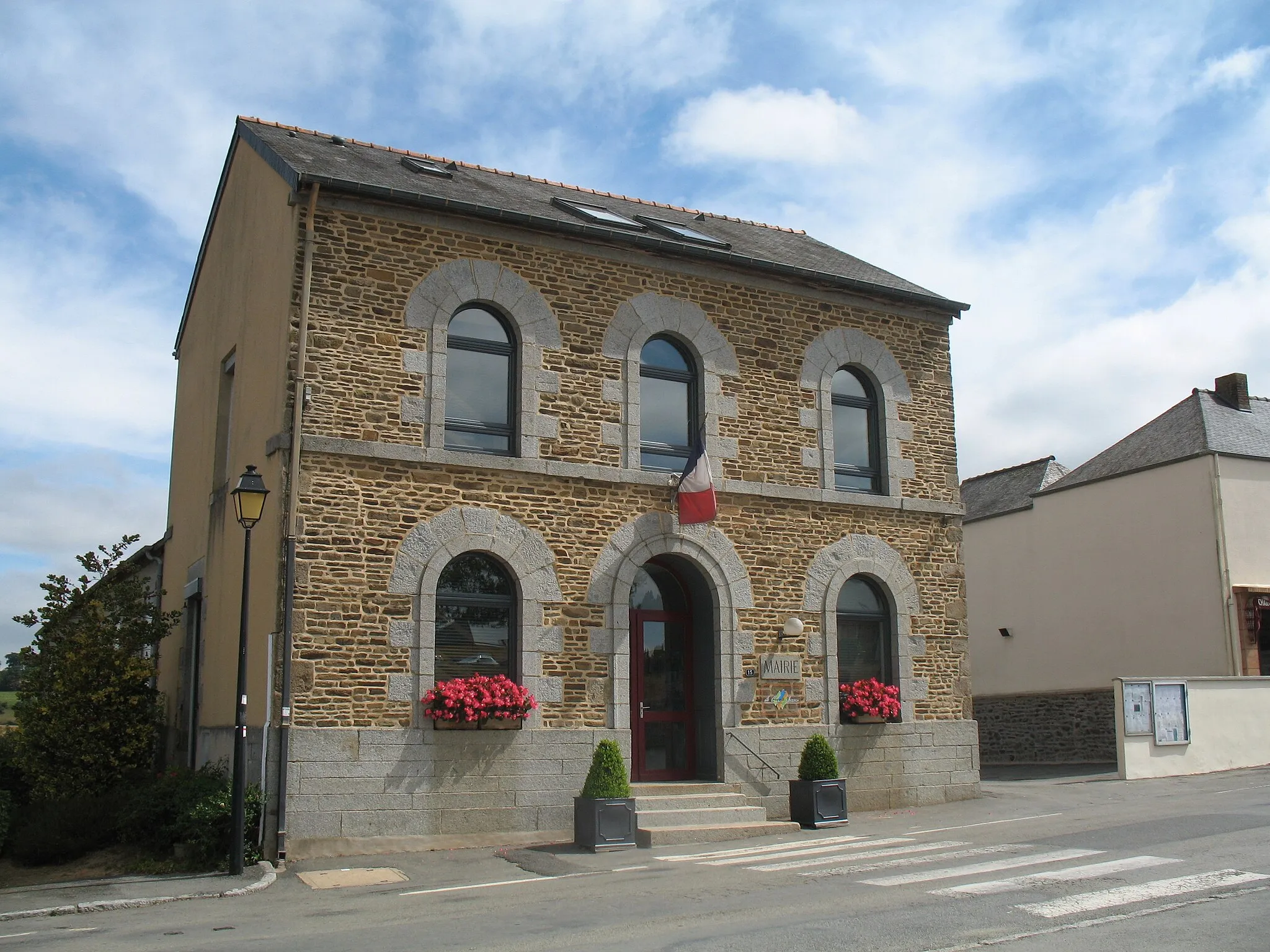 Photo showing: Town hall of La Chapelle-Janson.