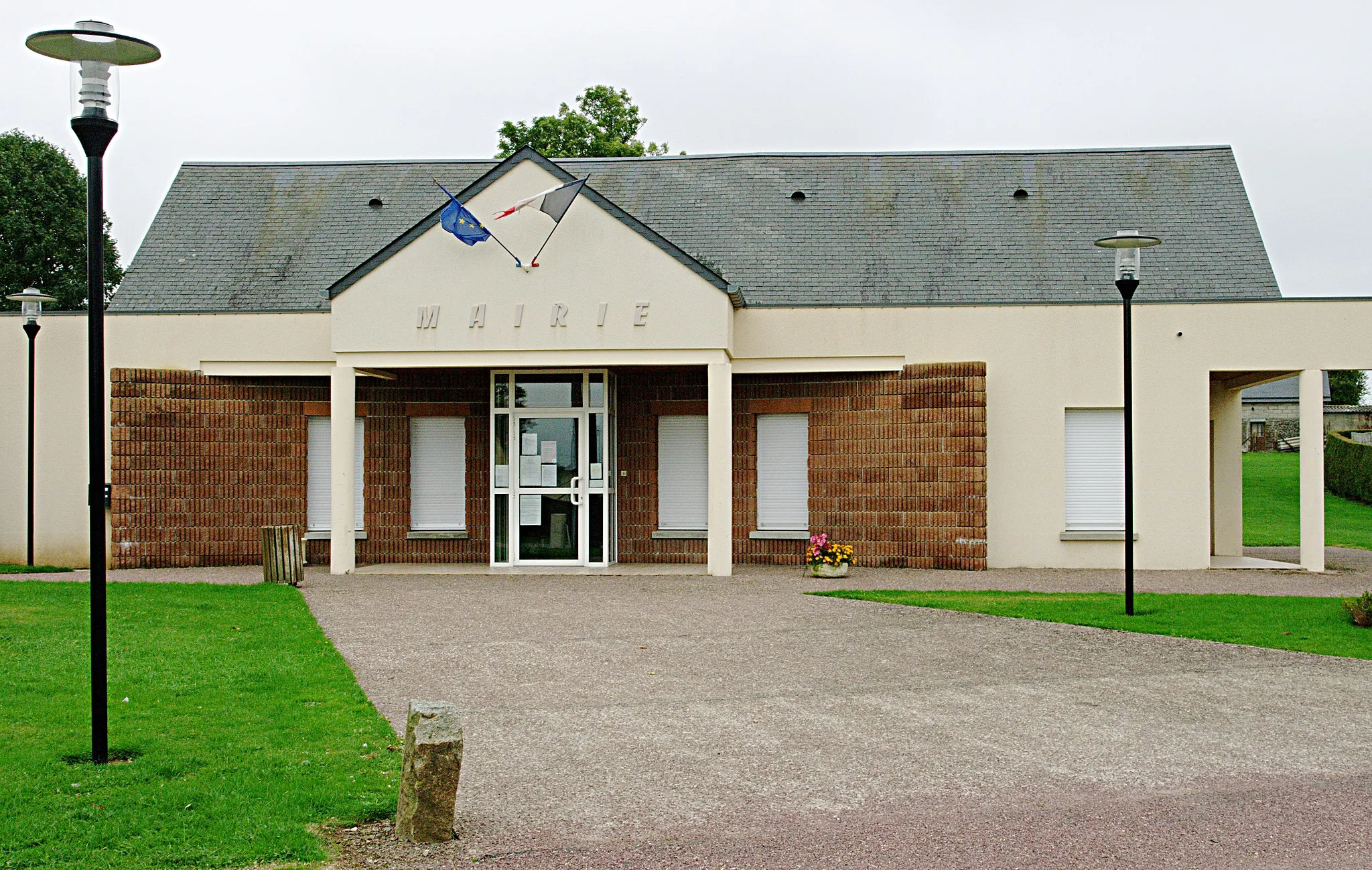 Photo showing: La Mairie de La Chapelle-Biche, Orne.