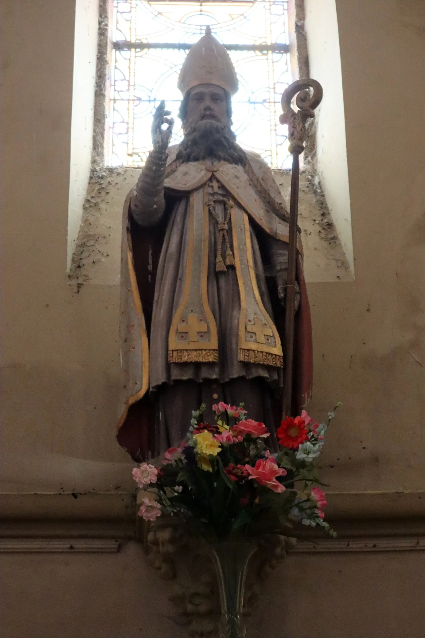 Photo showing: Intérieur de l'église Saint-Martin de Poilley (35). Statue de Saint-Martin.