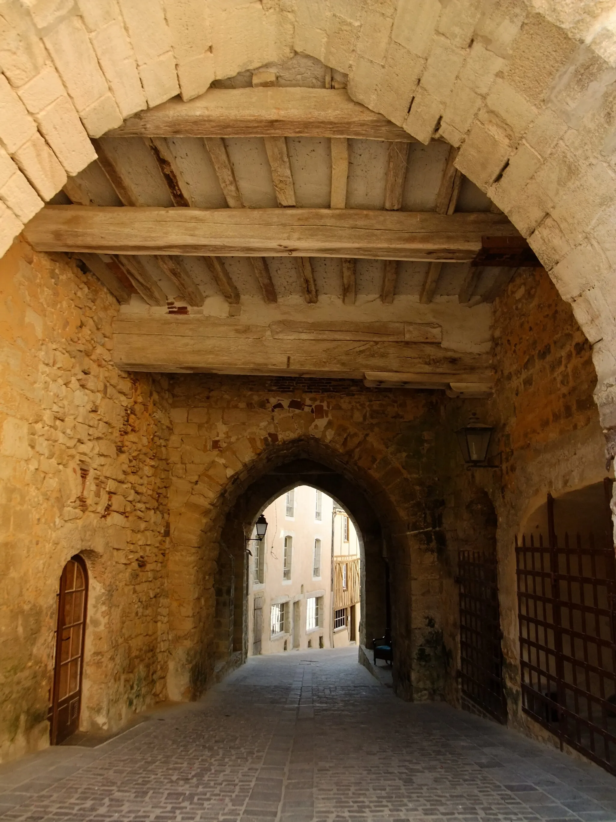 Photo showing: This building is inscrit au titre des monuments historiques de la France. It is indexed in the base Mérimée, a database of architectural heritage maintained by the French Ministry of Culture, under the reference PA00110744 .