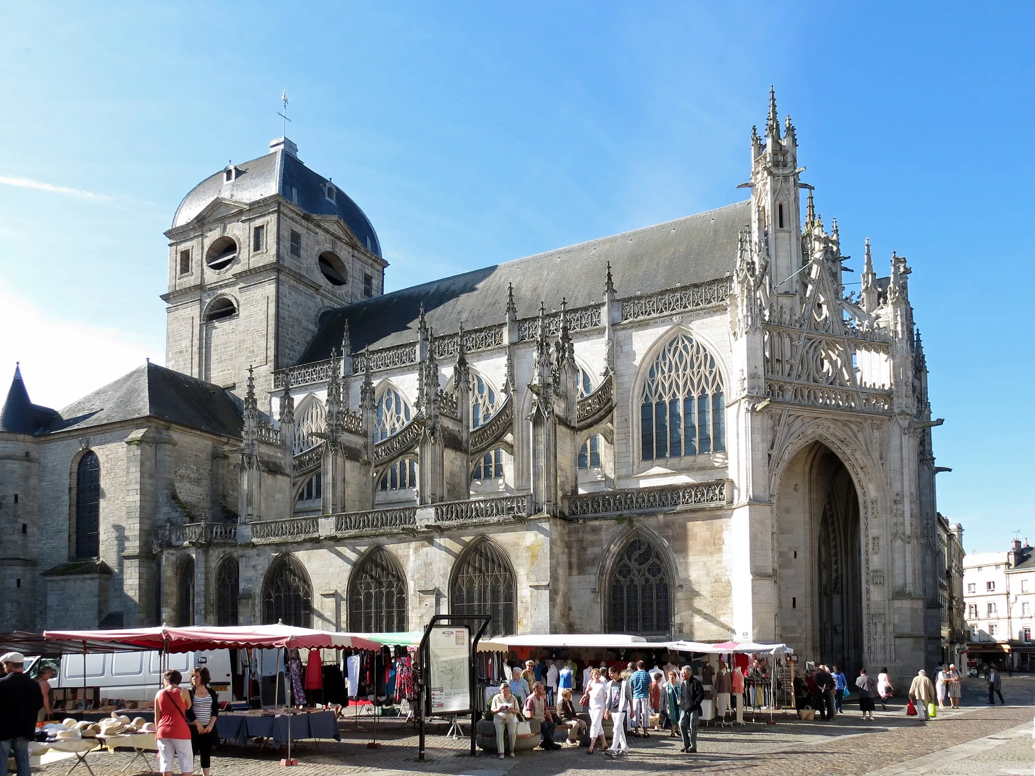 Photo showing: This building is indexed in the base Mérimée, a database of architectural heritage maintained by the French Ministry of Culture, under the reference PA00110692 .