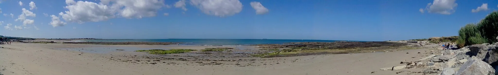 Photo showing: Vue panoramique depuis la plage de Querqueville