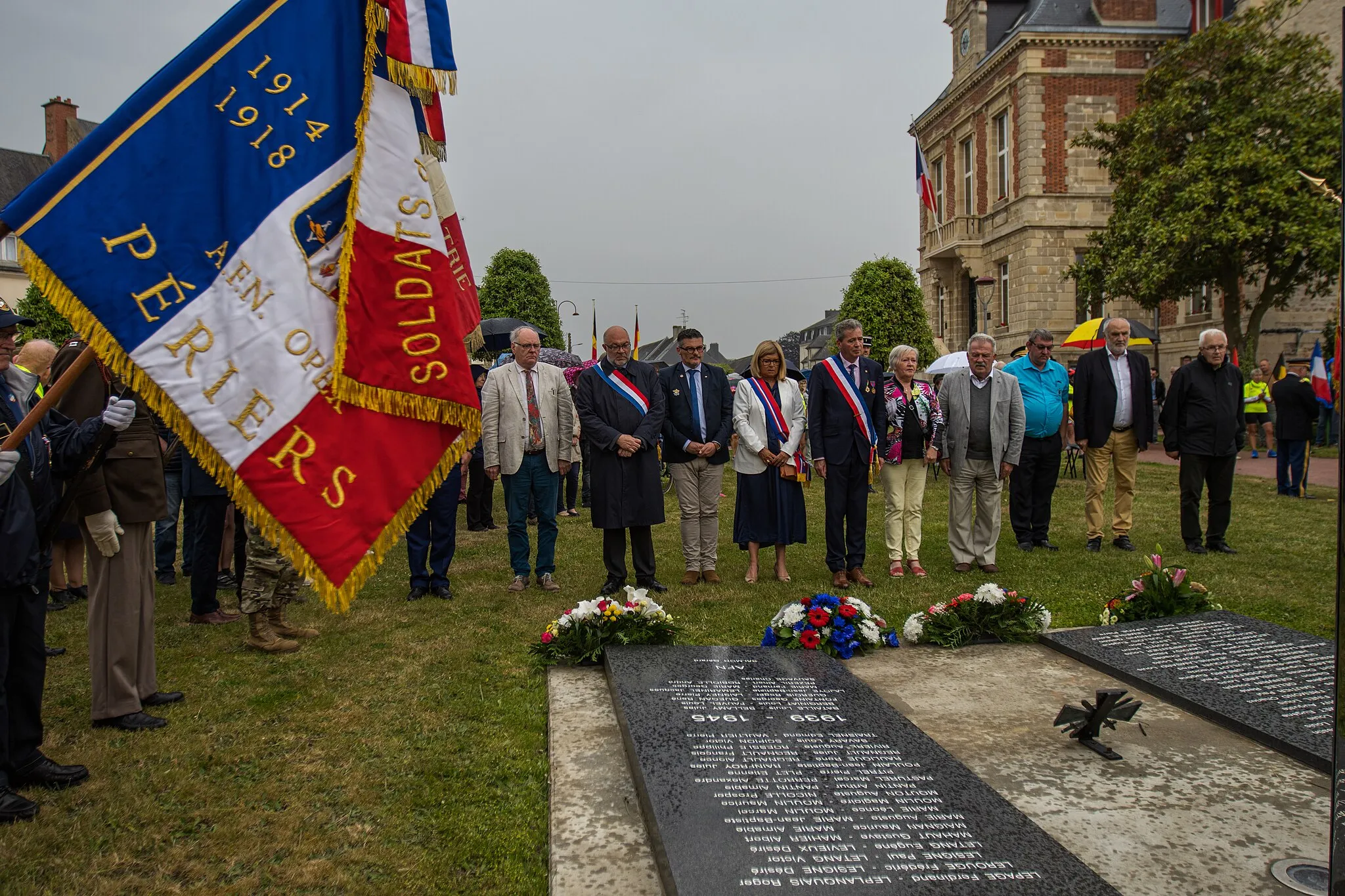 Photo showing: Honorary French Citizens place wreaths to pay tributes to fallen Soldiers, June 4, 2022, during the Four Braves 78th Commemoration Ceremony, at Monument des 4 Braves, Periers, Normandie, France. The 90th Infantry Division, now the 90th Sustainment Brigade, liberated the town of Perier during World War II seven weeks after landing on Utah beach. (U.S. Army photo by Spc. Scyrrus Corregidor)