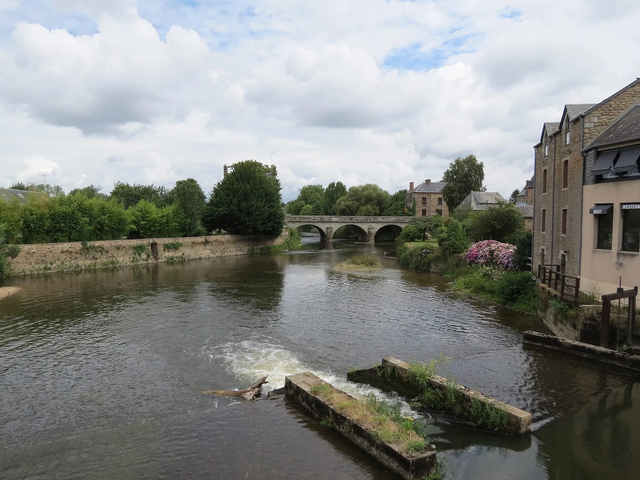 Photo showing: Vue de Ducey.