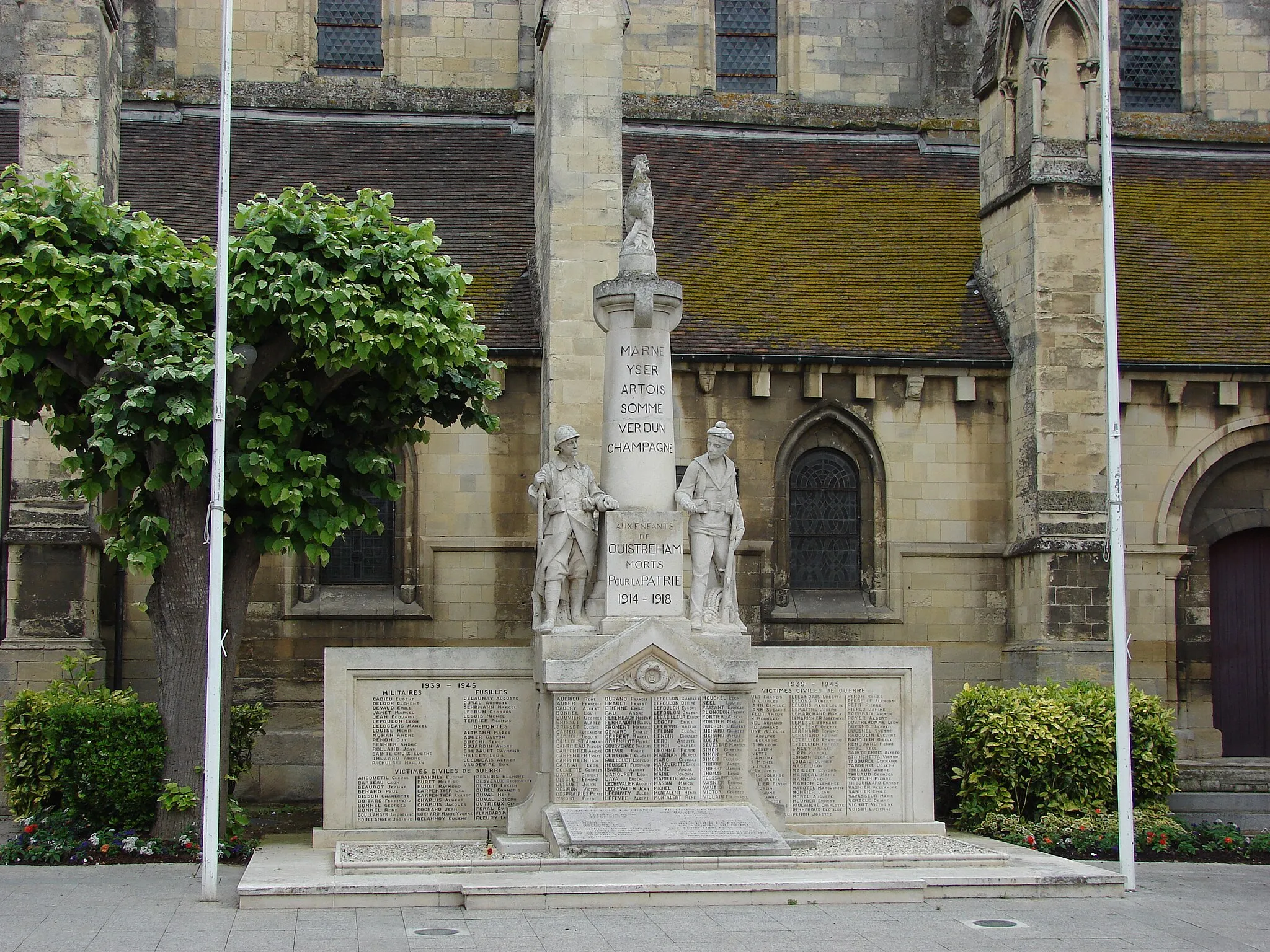 Photo showing: Monument aux Morts, Église Saint-Samson de Ouistreham, Ouistreham, Lower Normandy, France