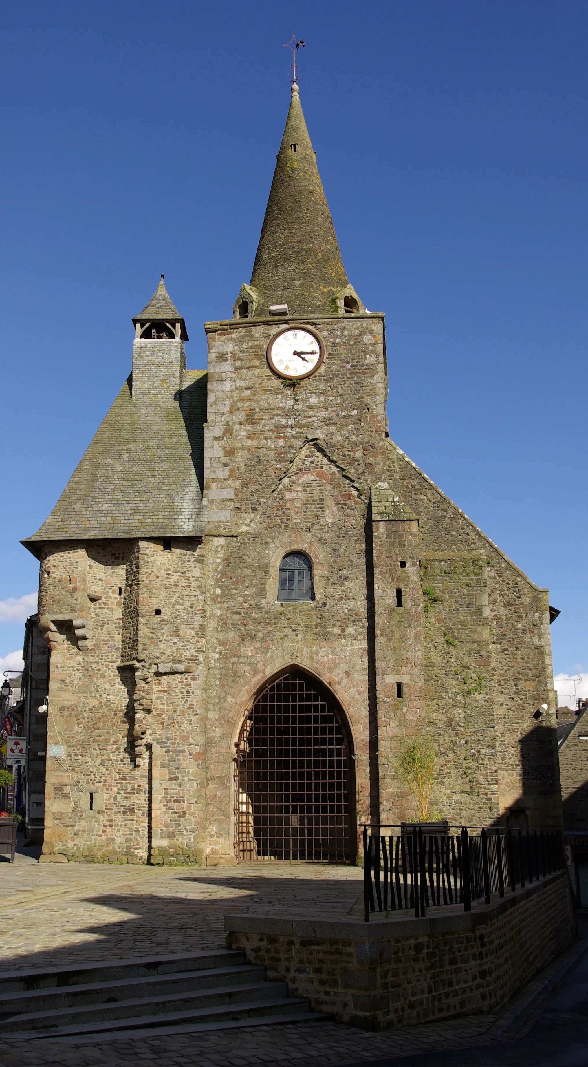 Photo showing: St Rémy's church in Tinchebray Orne 61 France