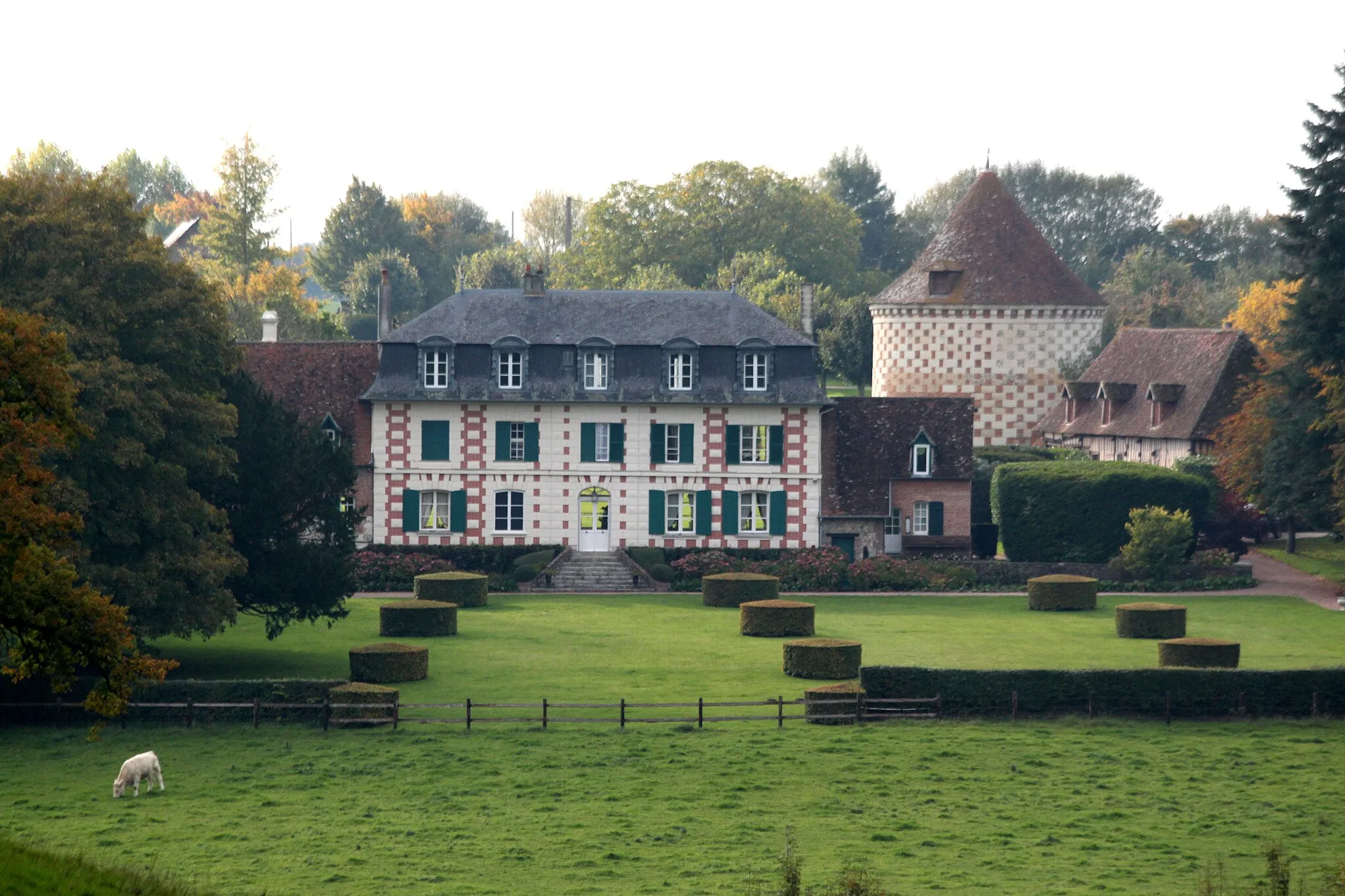 Photo showing: Le château et son colombier