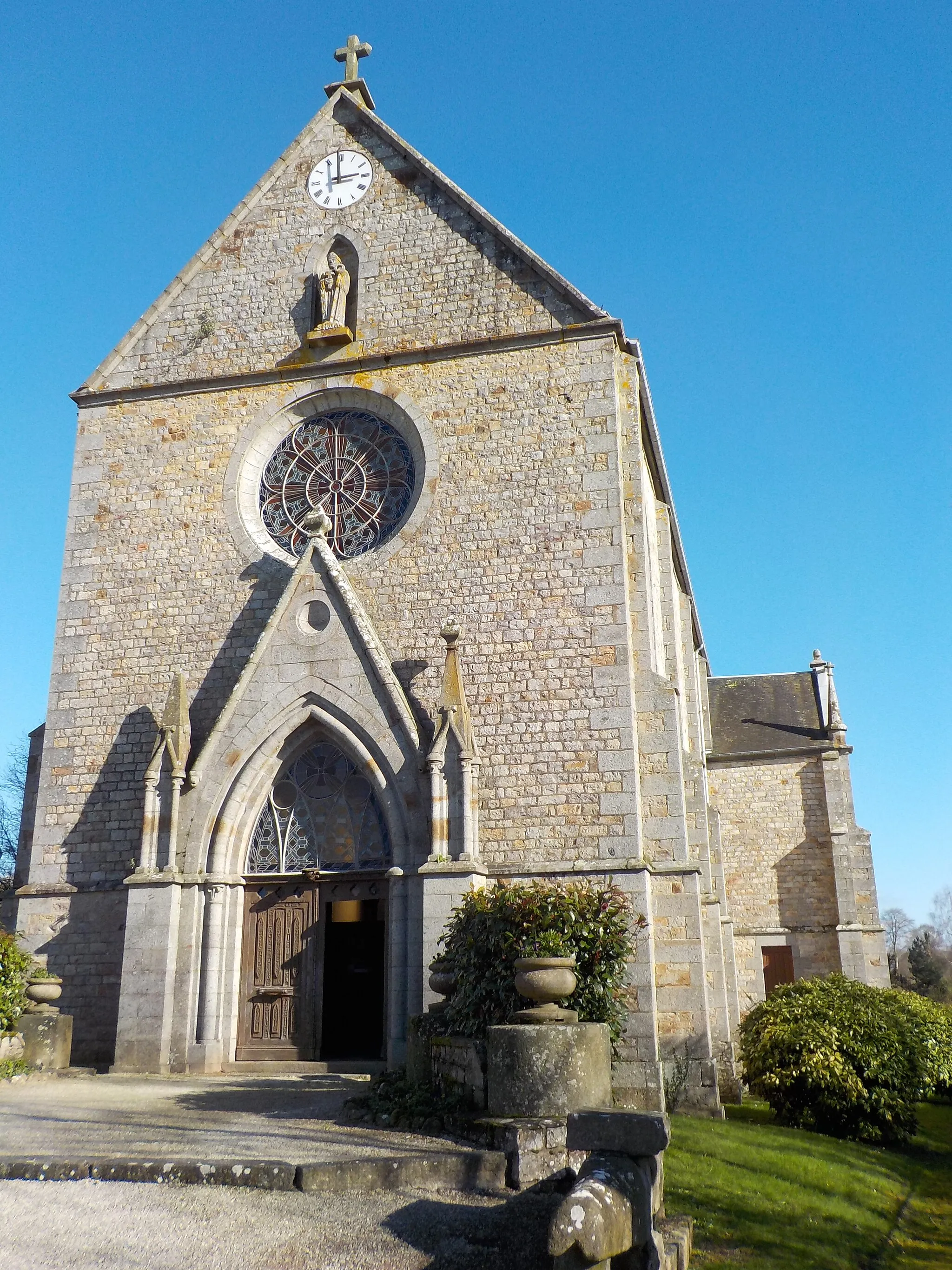 Photo showing: eglise st front