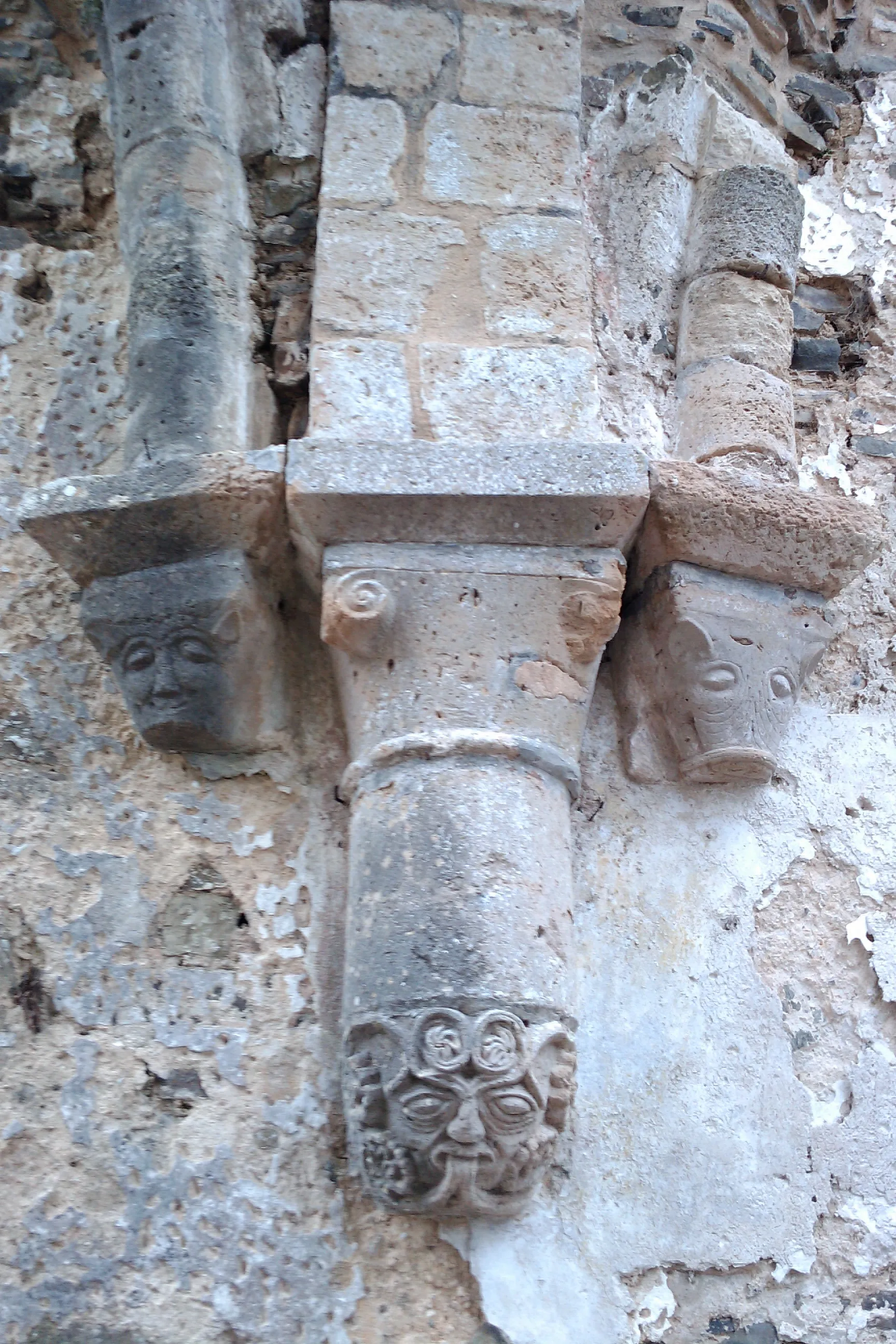 Photo showing: This building is inscrit au titre des monuments historiques de la France. It is indexed in the base Mérimée, a database of architectural heritage maintained by the French Ministry of Culture, under the reference PA00110538 .