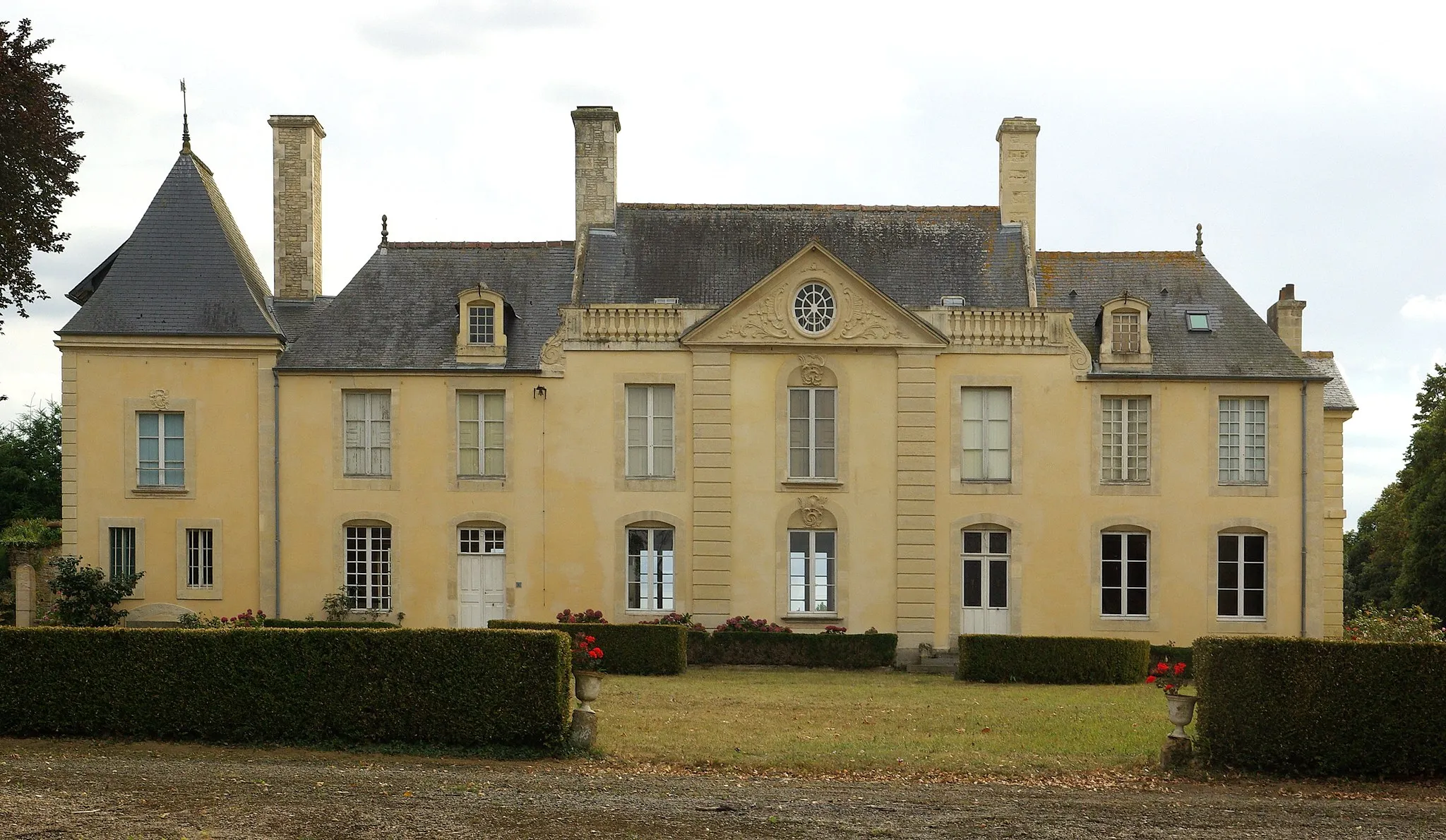 Photo showing: This building is indexed in the base Mérimée, a database of architectural heritage maintained by the French Ministry of Culture, under the reference PA14000056 .