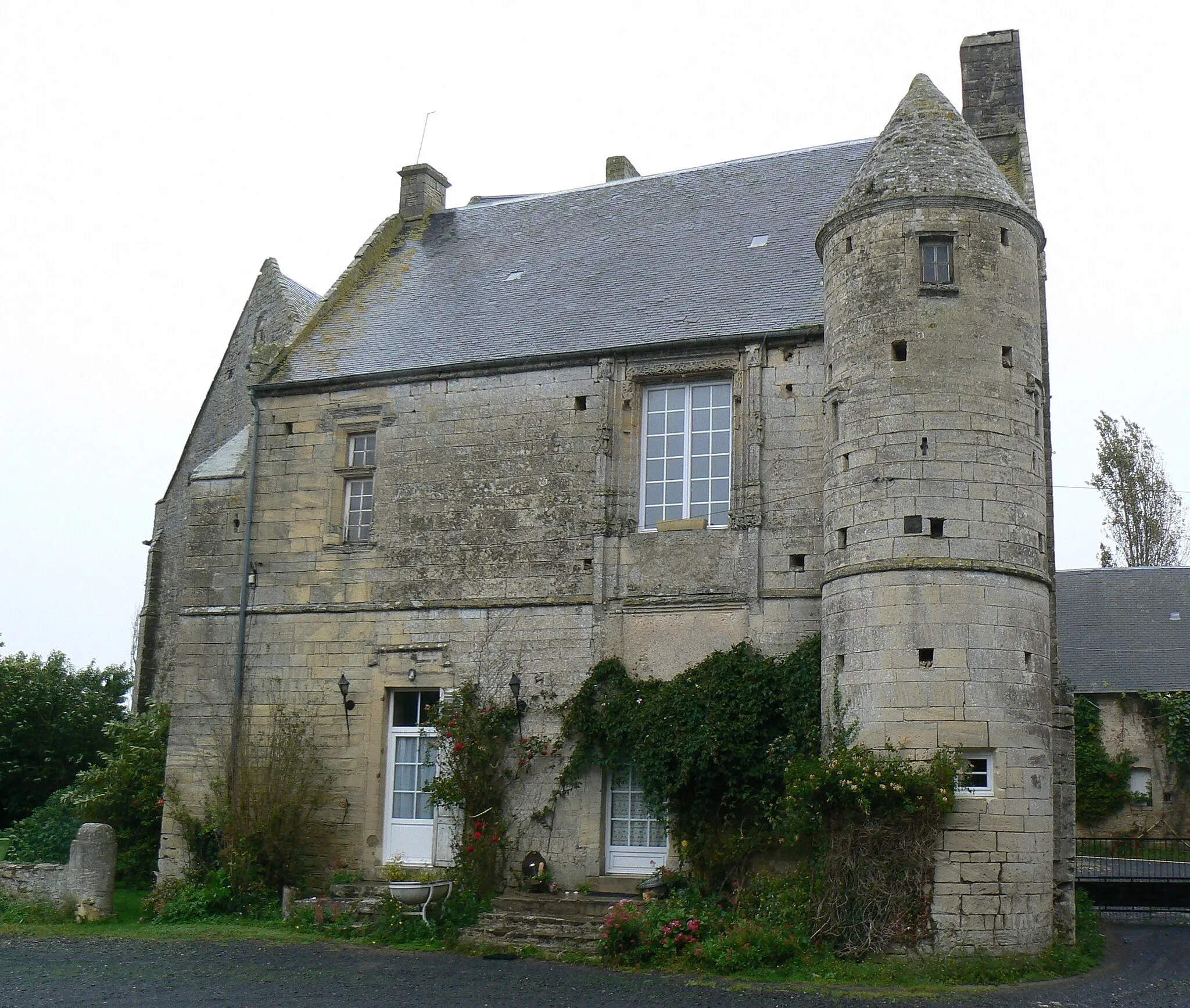 Photo showing: Ancien château de Villiers-sur-Port à Huppain (14)