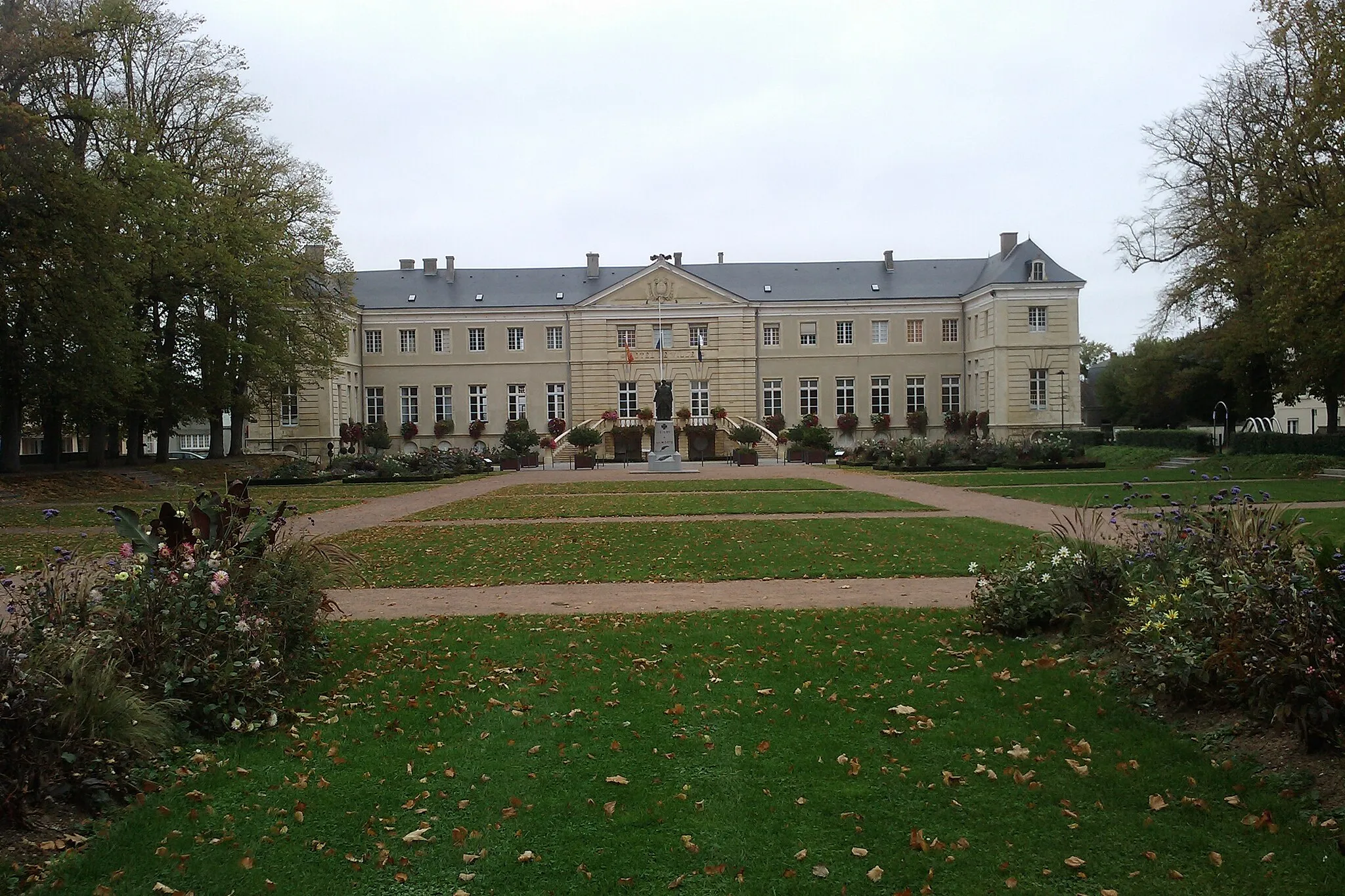 Photo showing: Mairie d'Isigny-sur-Mer
Chateau 18e