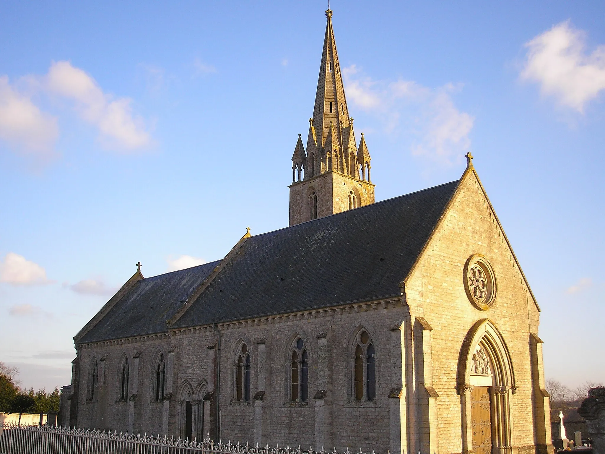 Photo showing: Monfréville (Normandie, France). L'église Saint-Martin.