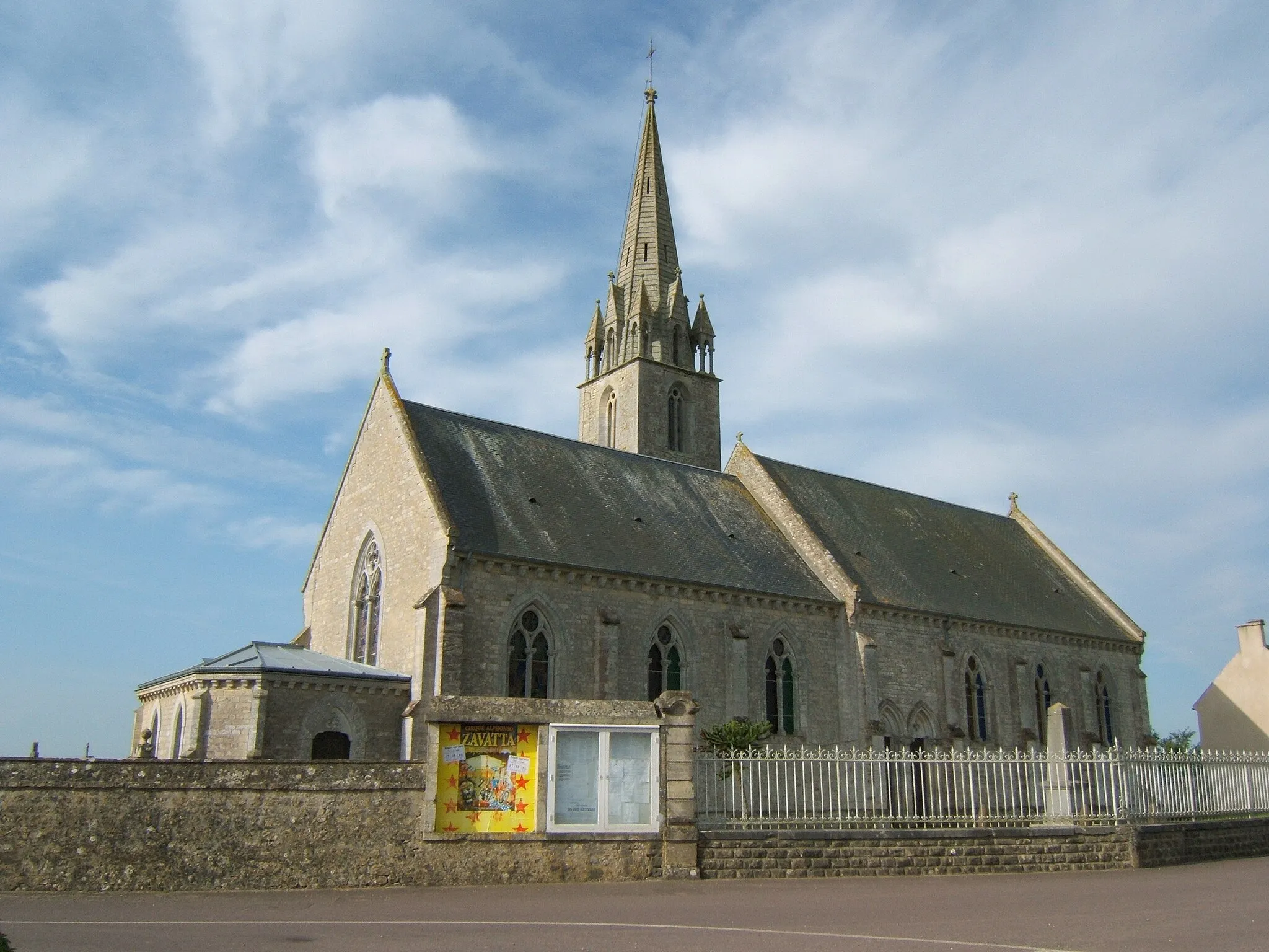 Photo showing: L'église de Monfréville (Calvados) dans le parc des marais du Cotentin et du Bessin.