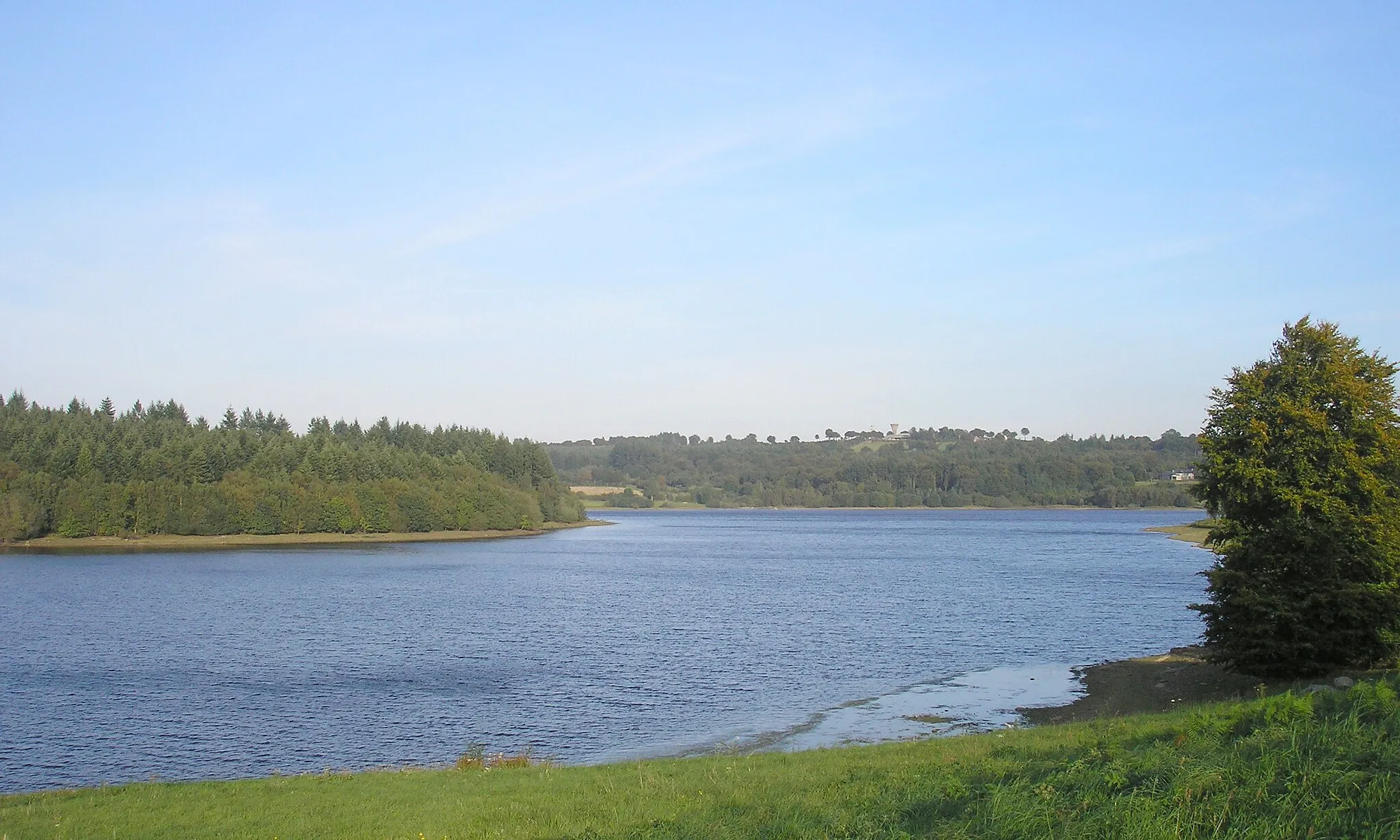 Photo showing: Saint-Sever-Calvados et Le Gast (Normandie, France). Le lac du Gast.