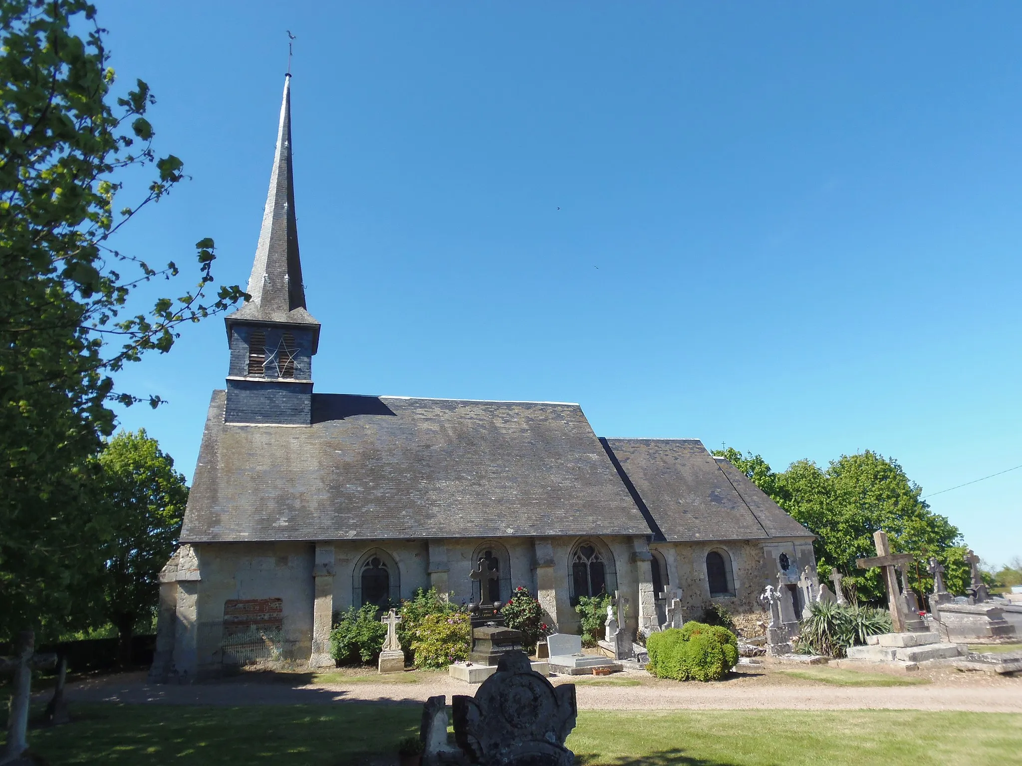 Photo showing: Familly (Normandie, France). L'église Saint-Jean-Baptiste.