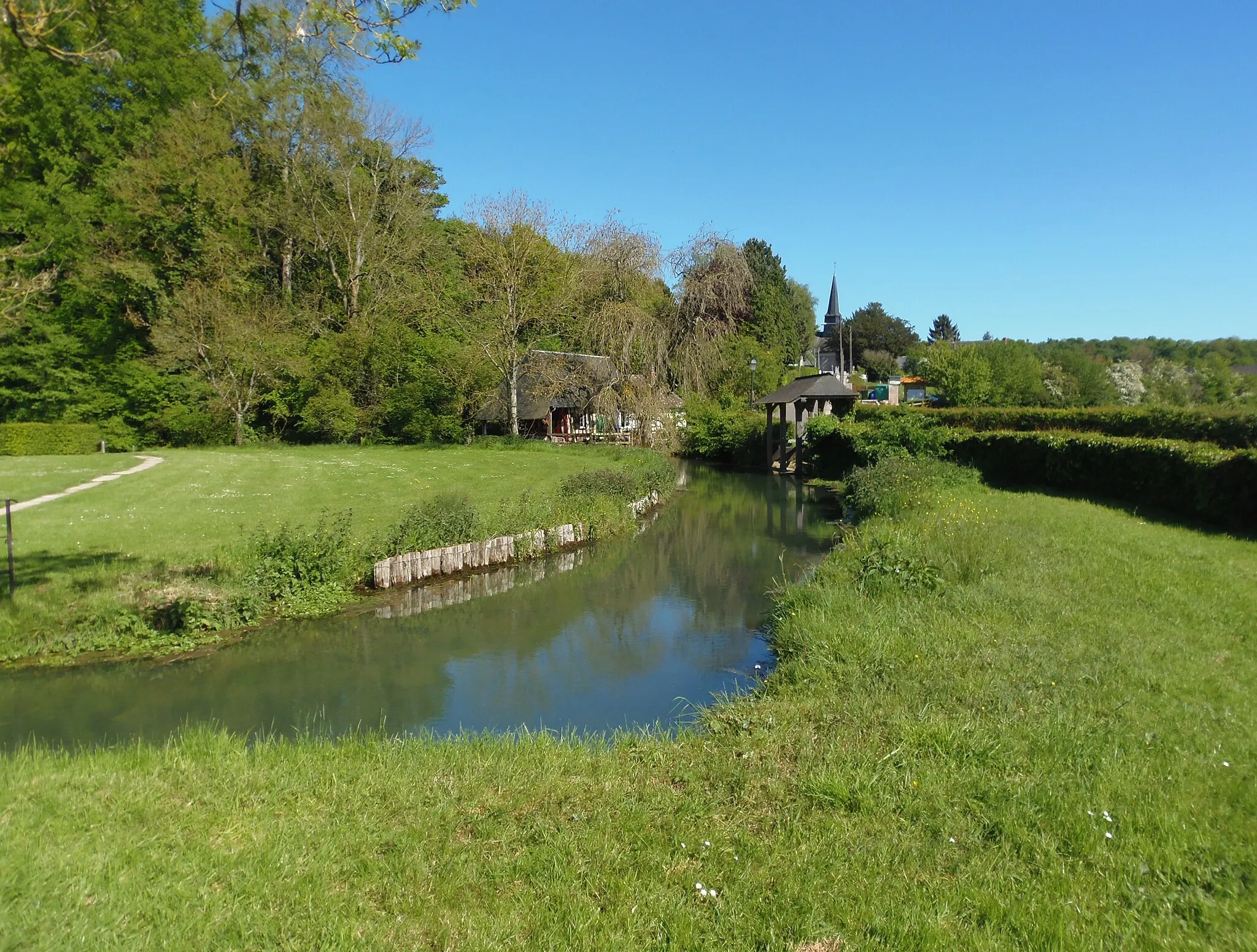 Photo showing: La Folletière-Abenon (Normandie, France). Le bourg et l'Orbiquet.