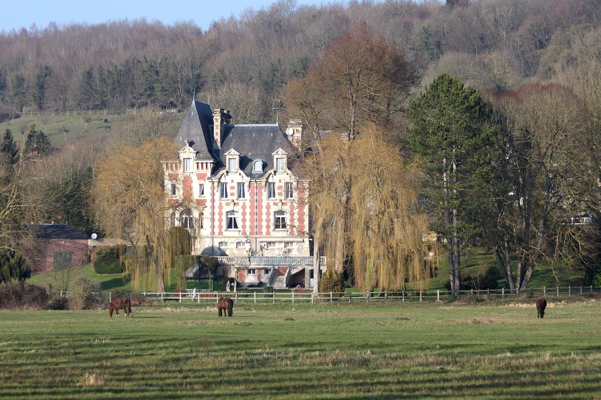 Photo showing: Château de Benneral