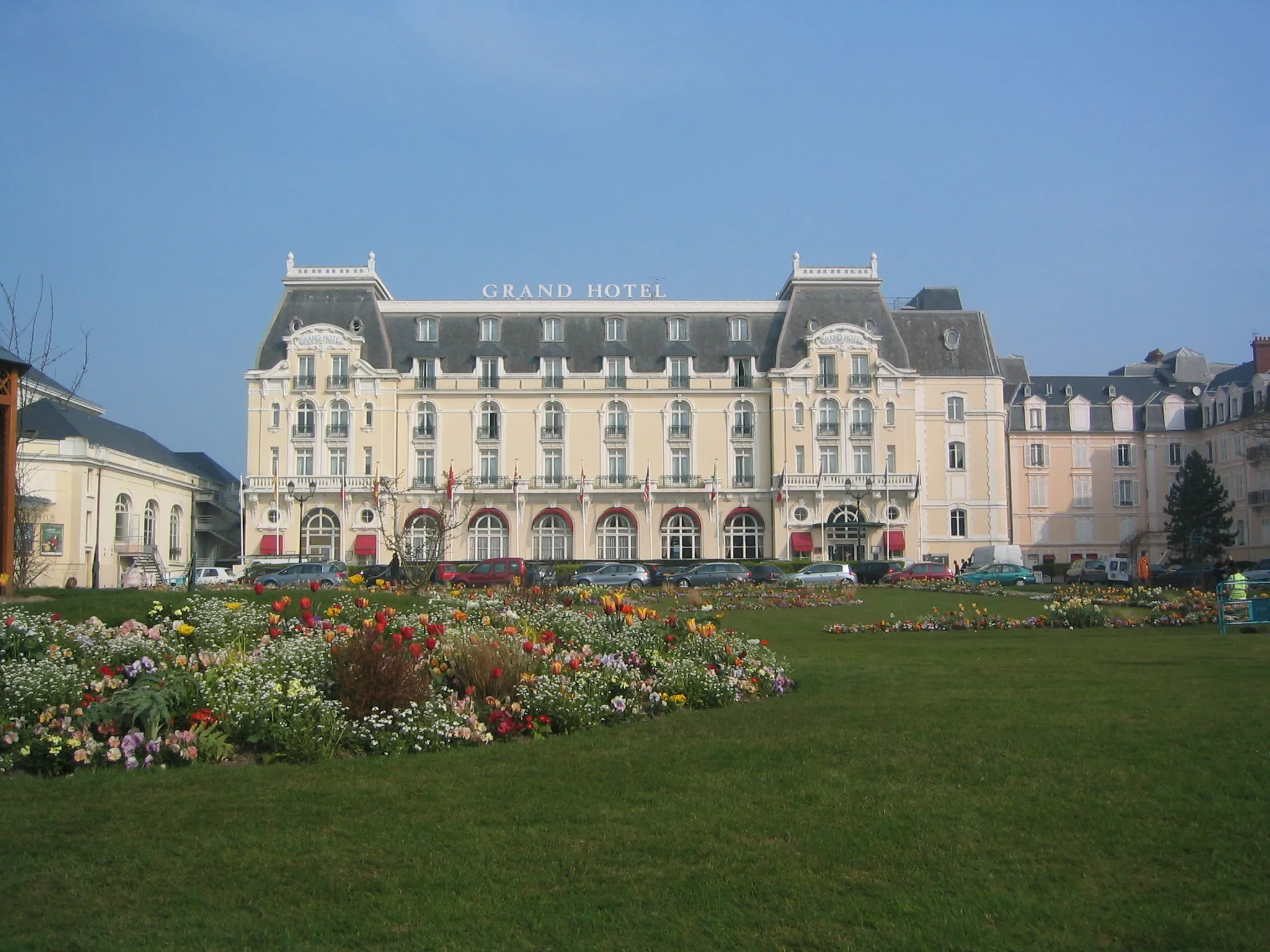 Photo showing: Le grand hôtel de Cabourg (Calvados, France) où séjourna Marcel Proust.