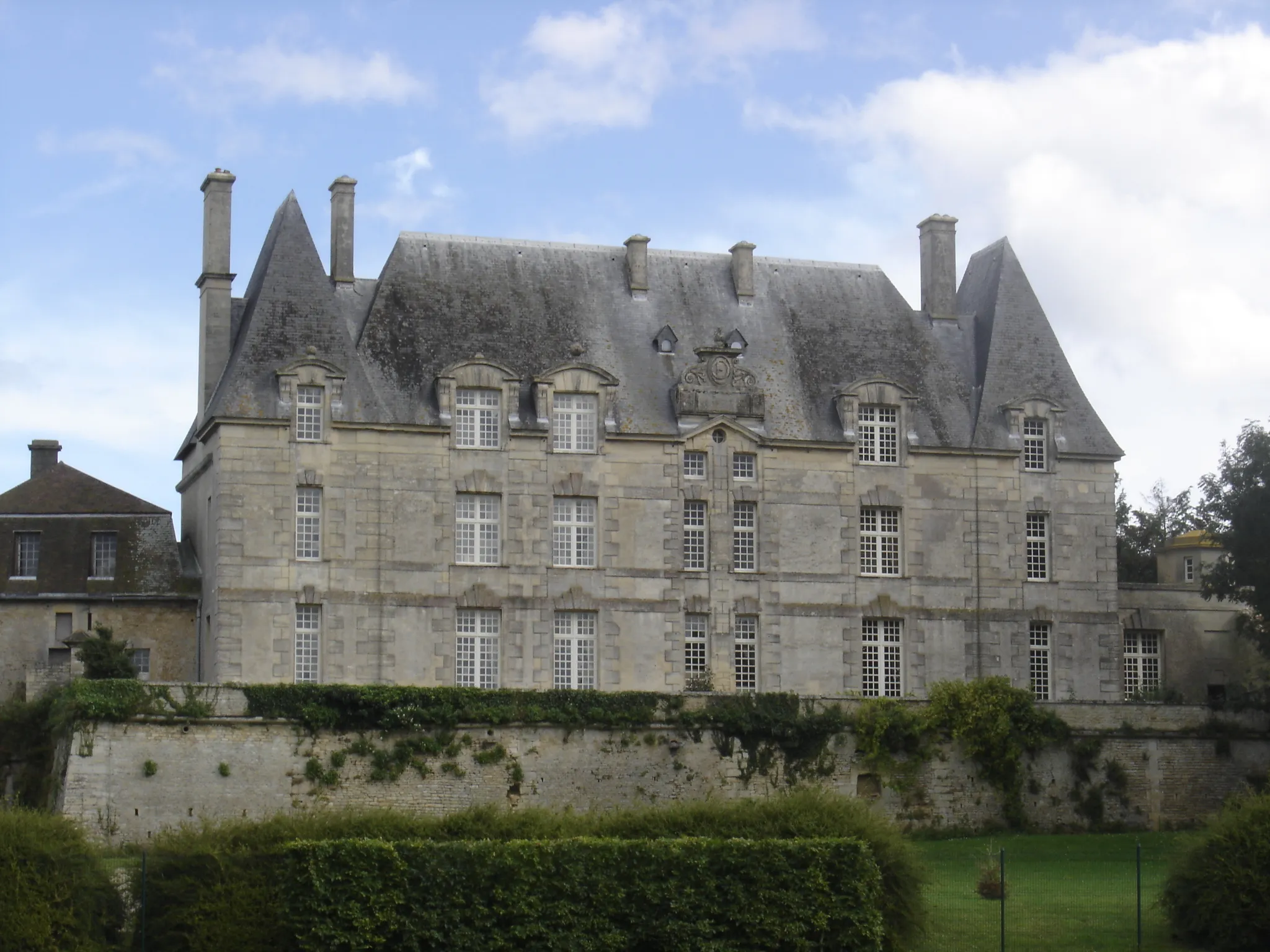 Photo showing: This building is indexed in the base Mérimée, a database of architectural heritage maintained by the French Ministry of Culture, under the reference PA00111249 .