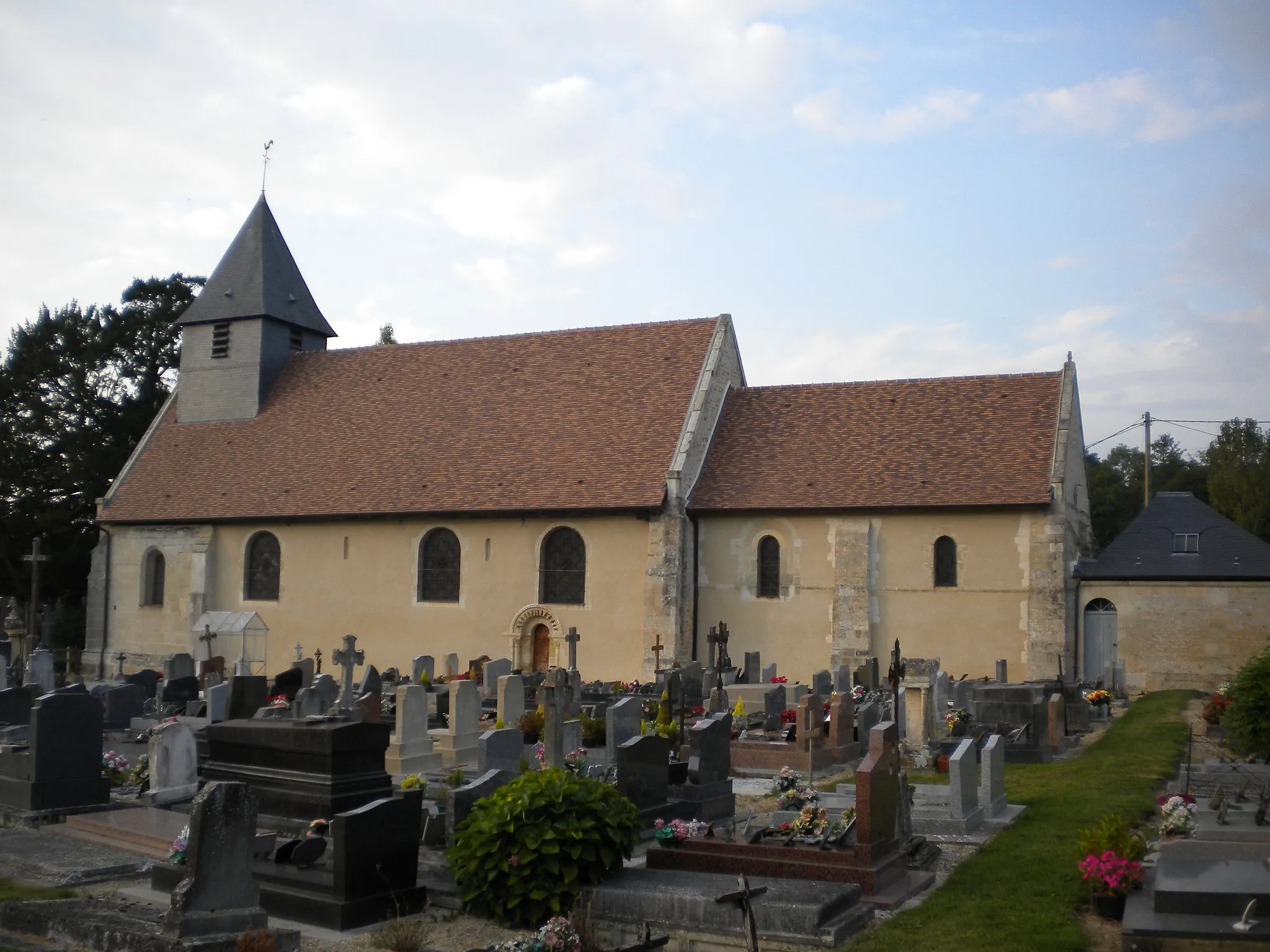 Photo showing: photo de l'église et du cimetiere d'Auvillars (france)