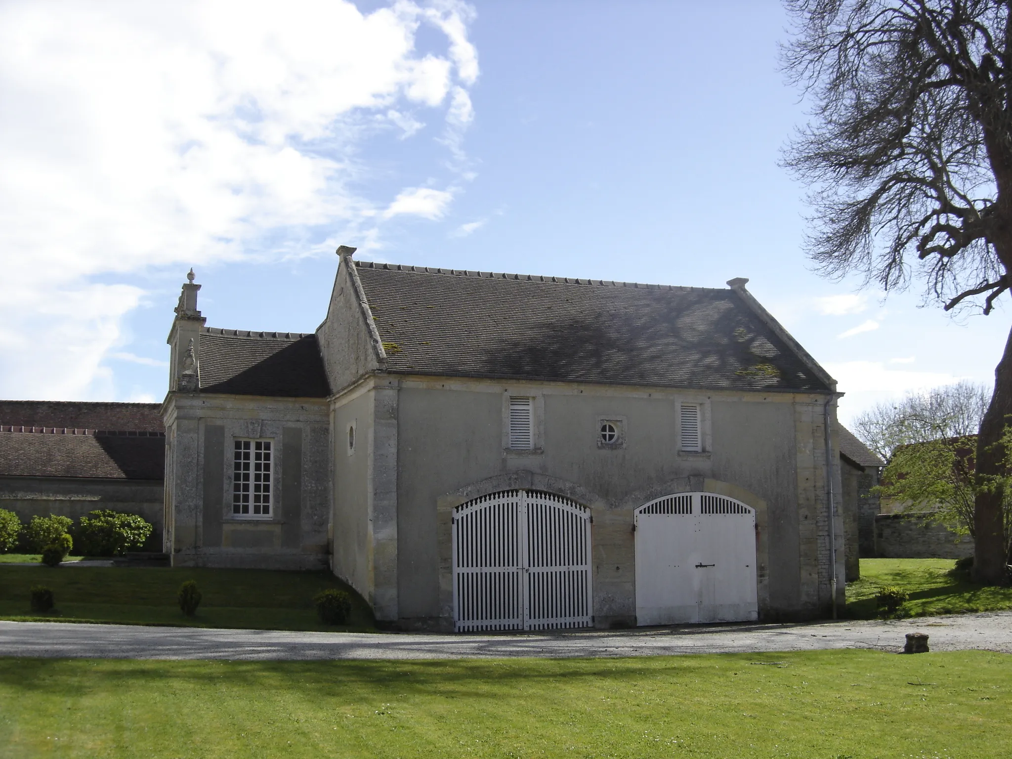 Photo showing: This building is indexed in the base Mérimée, a database of architectural heritage maintained by the French Ministry of Culture, under the reference PA14000011 .