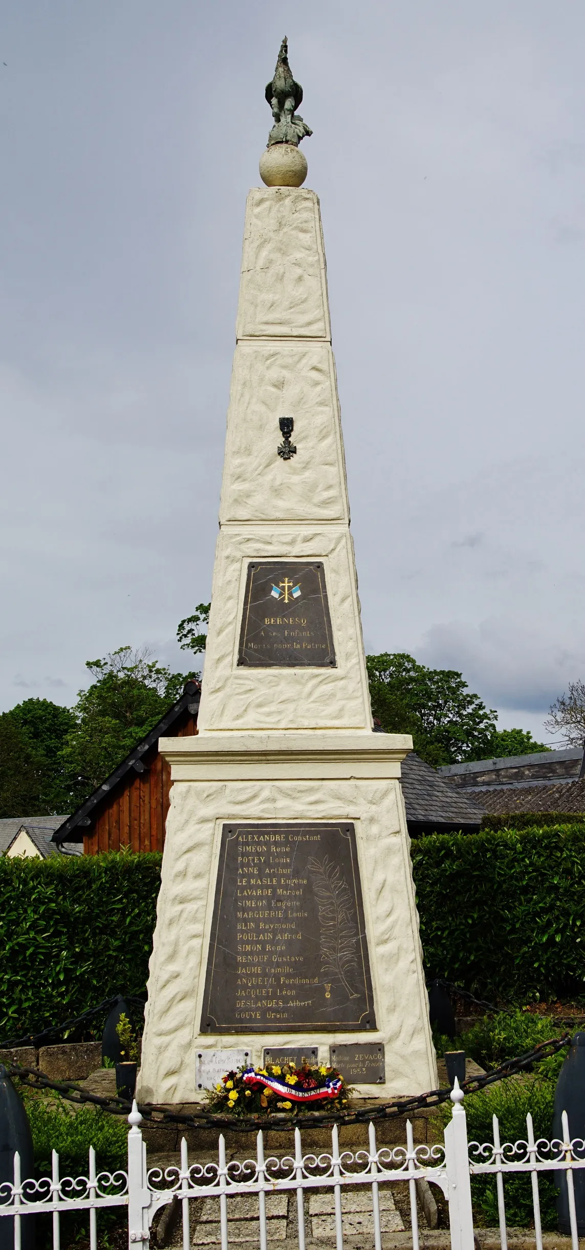 Photo showing: Le Monument-aux-Morts