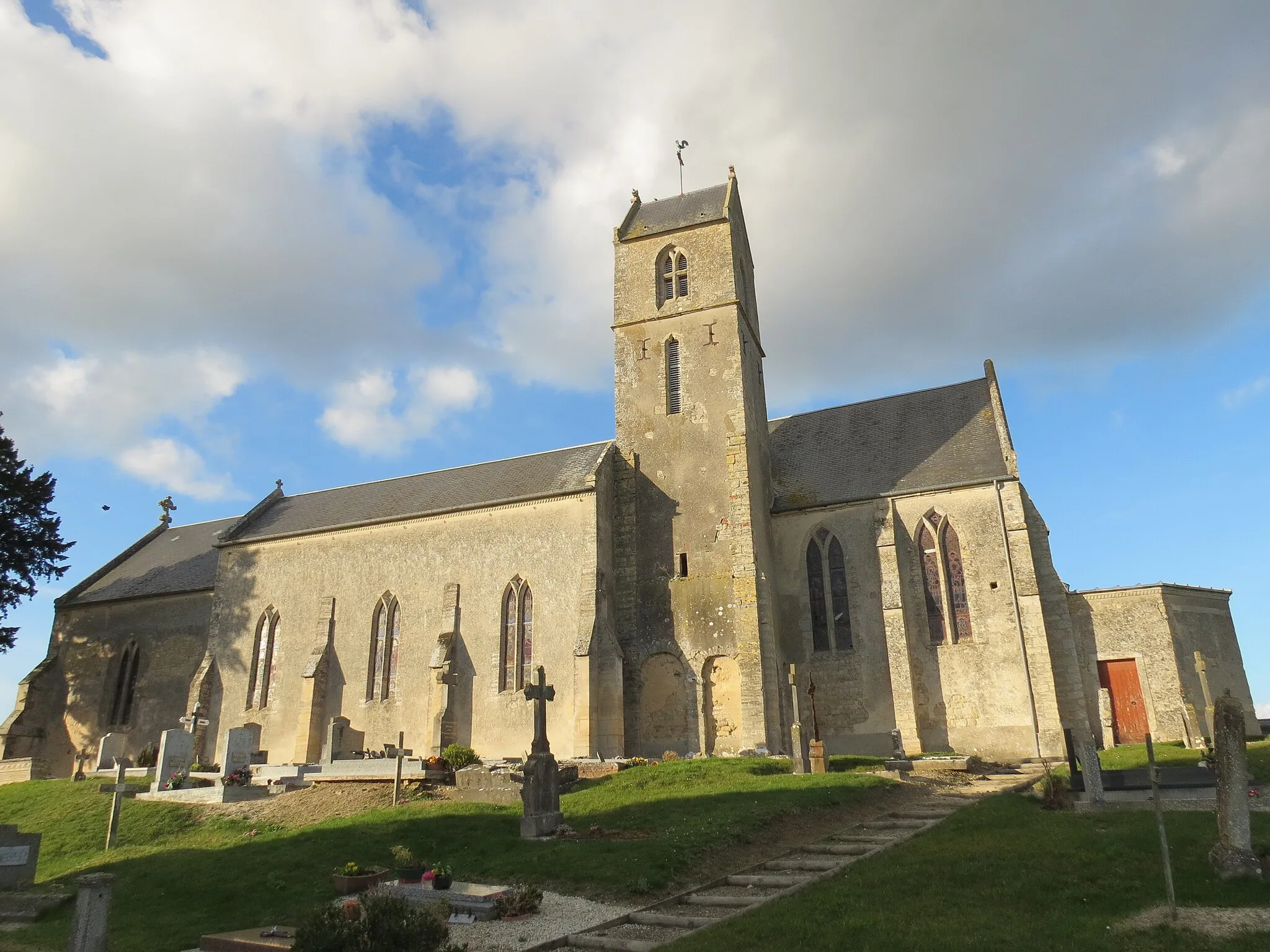 Photo showing: Vue du sud de l'église de Blay