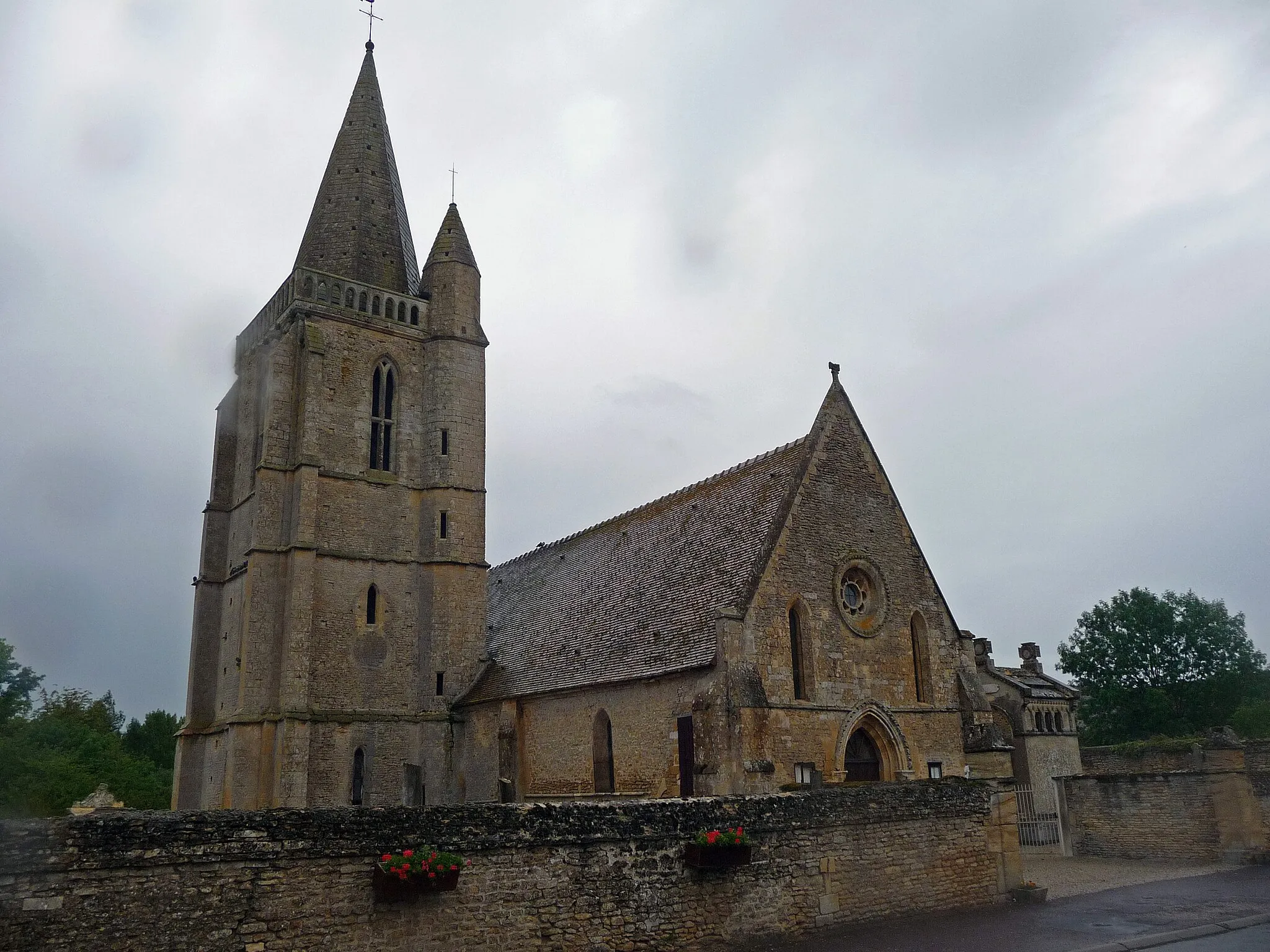 Photo showing: église du 13ème siècle