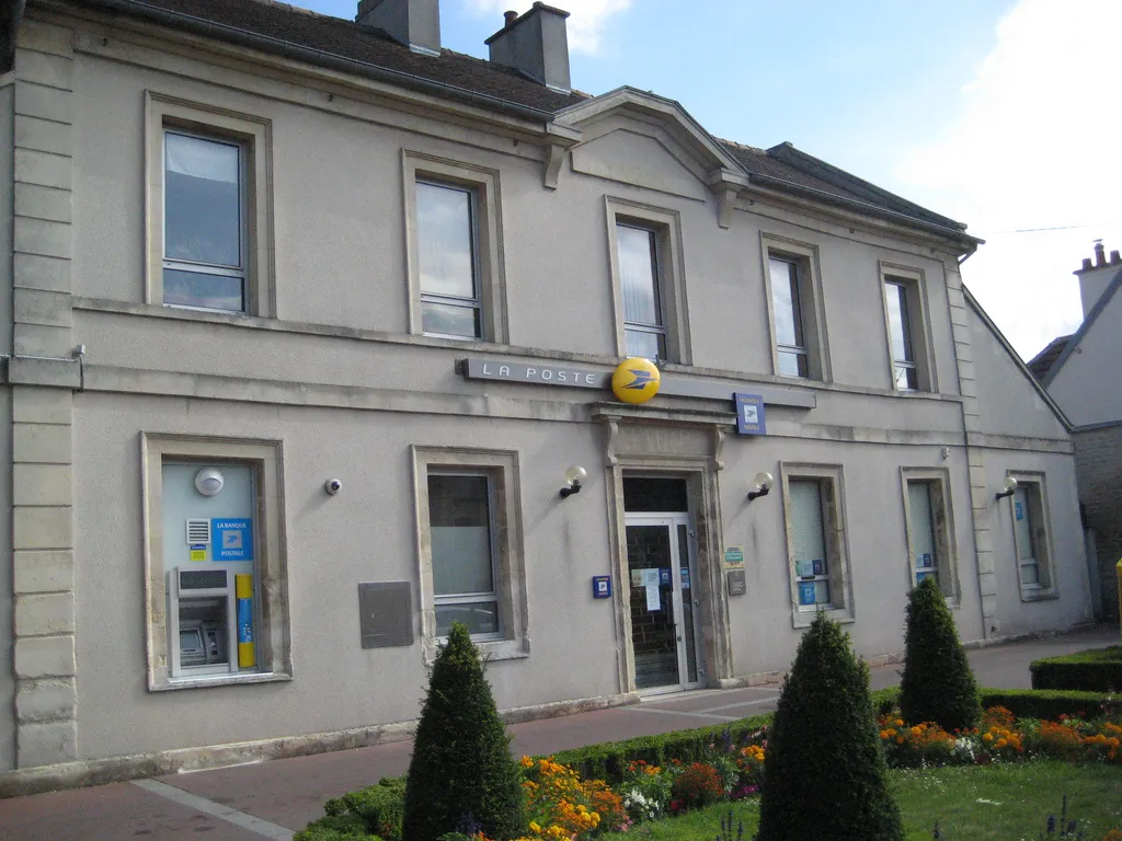 Photo showing: ancienne mairie de Bretteville-sur-Odon dans le Calvados (Basse-Normandie, France), transformée en bureau de poste.