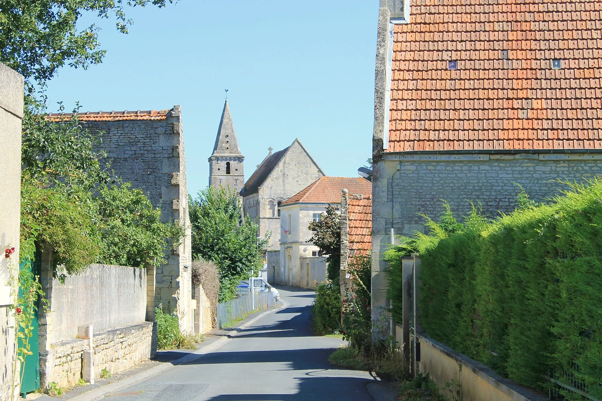 Photo showing: Rue du Prieuré à Cintheaux (mairie et église St-Germain) (Calvados)