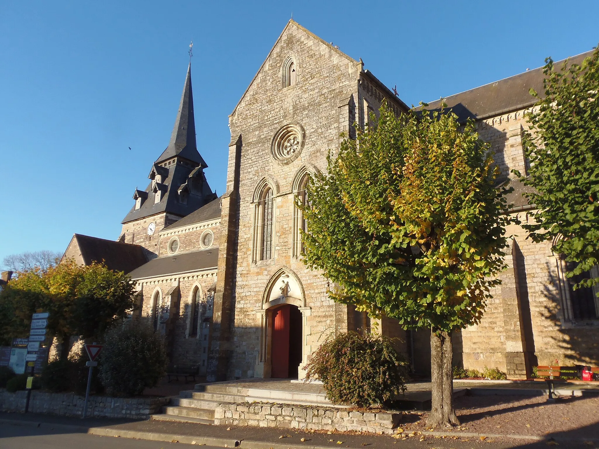 Photo showing: Clécy (Normandie, France). L'église Saint-Pierre.