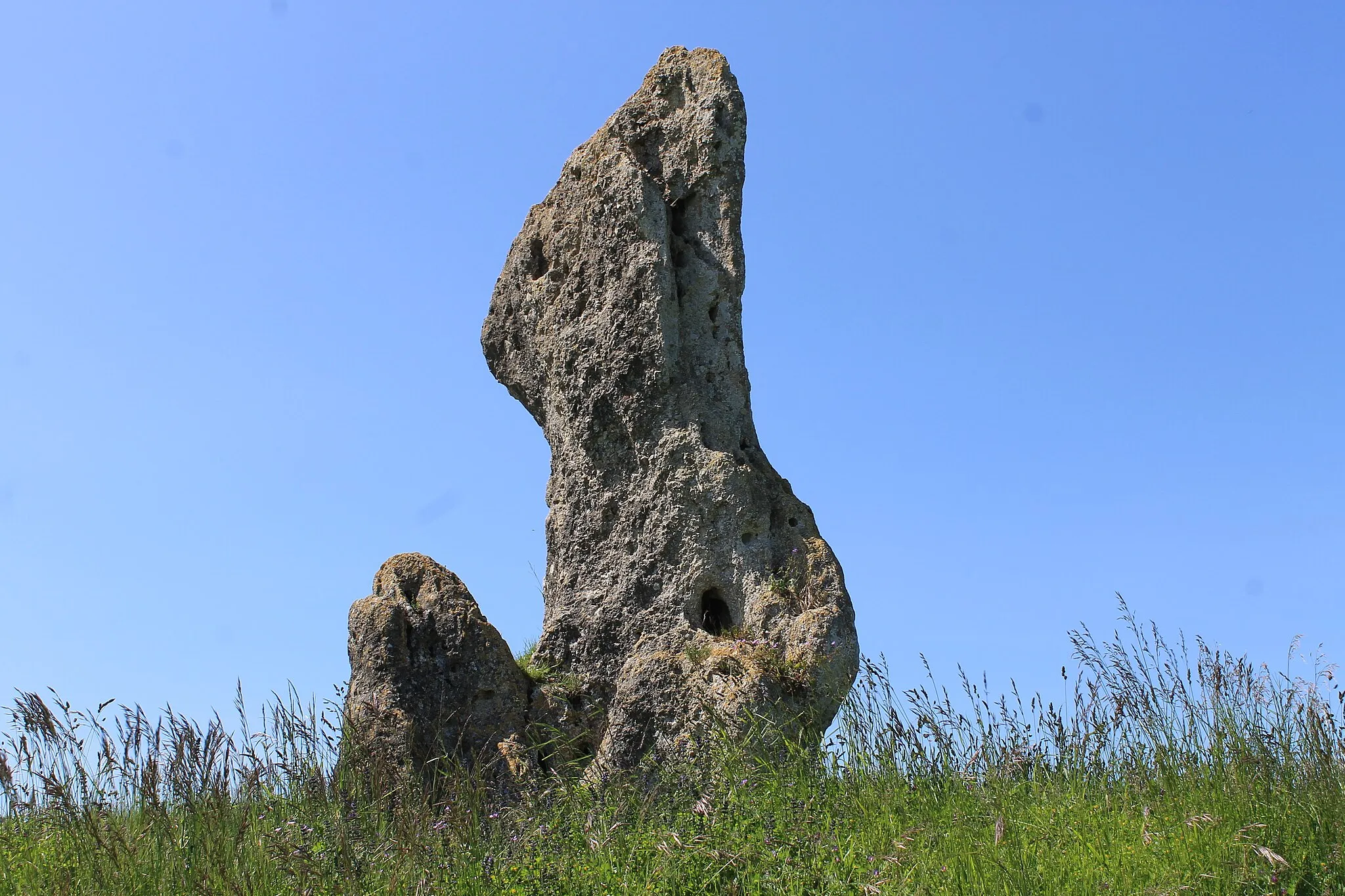 Photo showing: Menhir de la Pierre Cornue à Condé-sur-Ifs (Calvados)