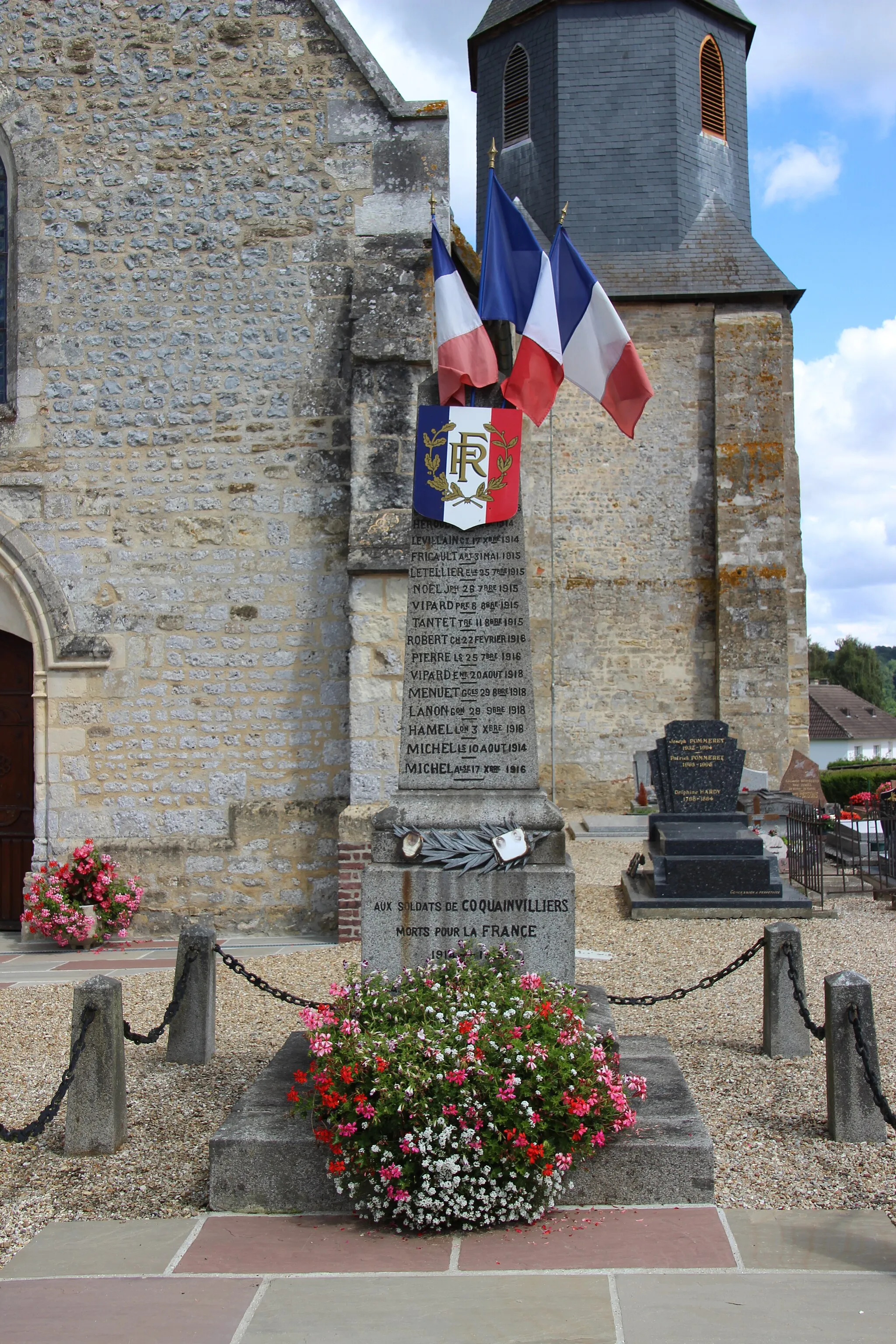 Photo showing: monument aux morts Coquainvilliers