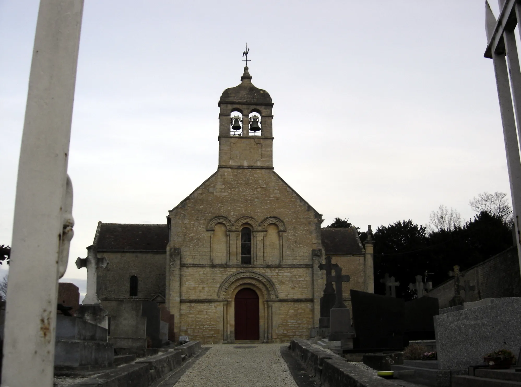 Photo showing: église de Cresserons, façade occidentale et clocher