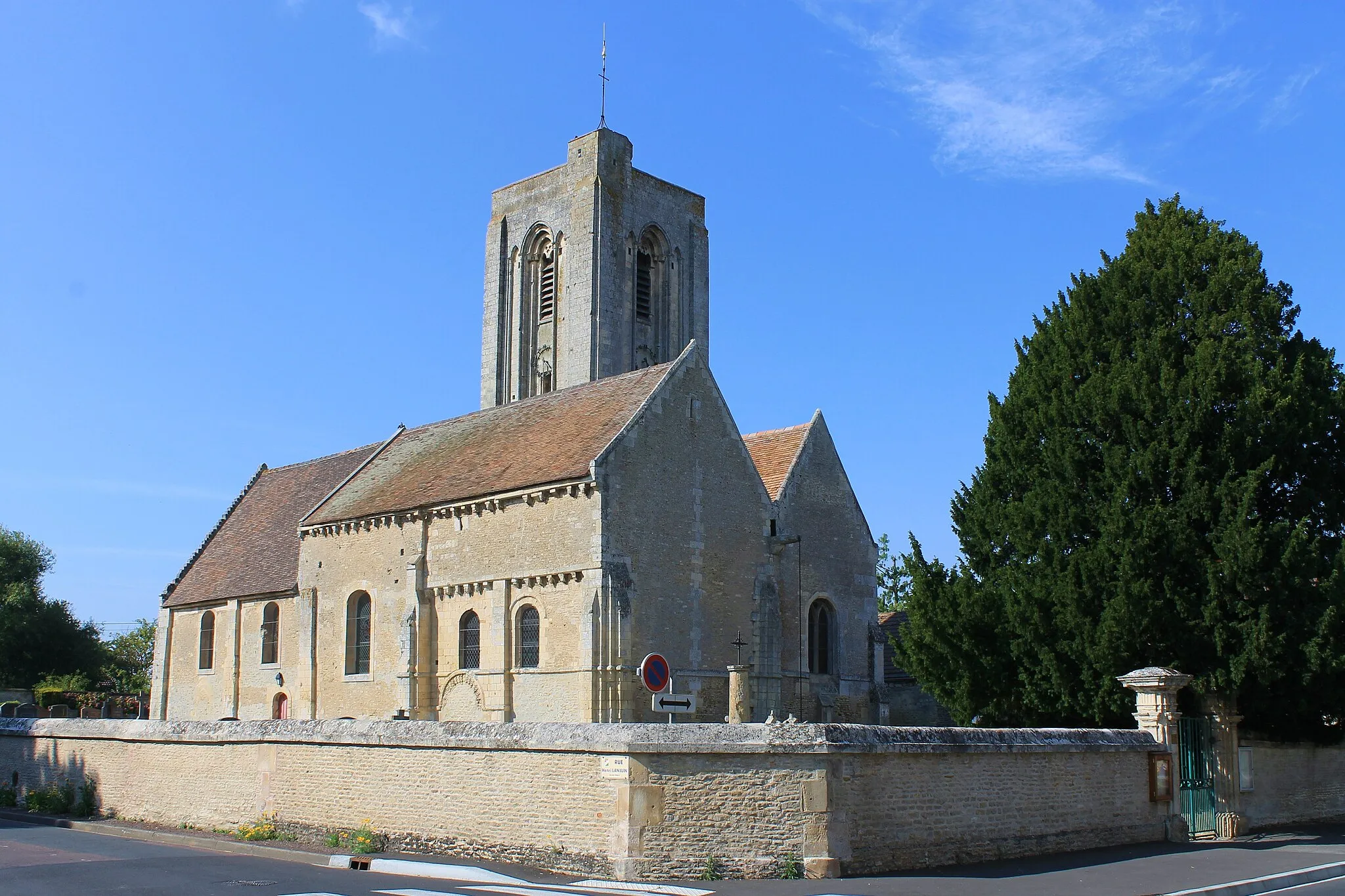 Photo showing: Sud-est de l'église Notre-Dame de Cuverville (Calvados)