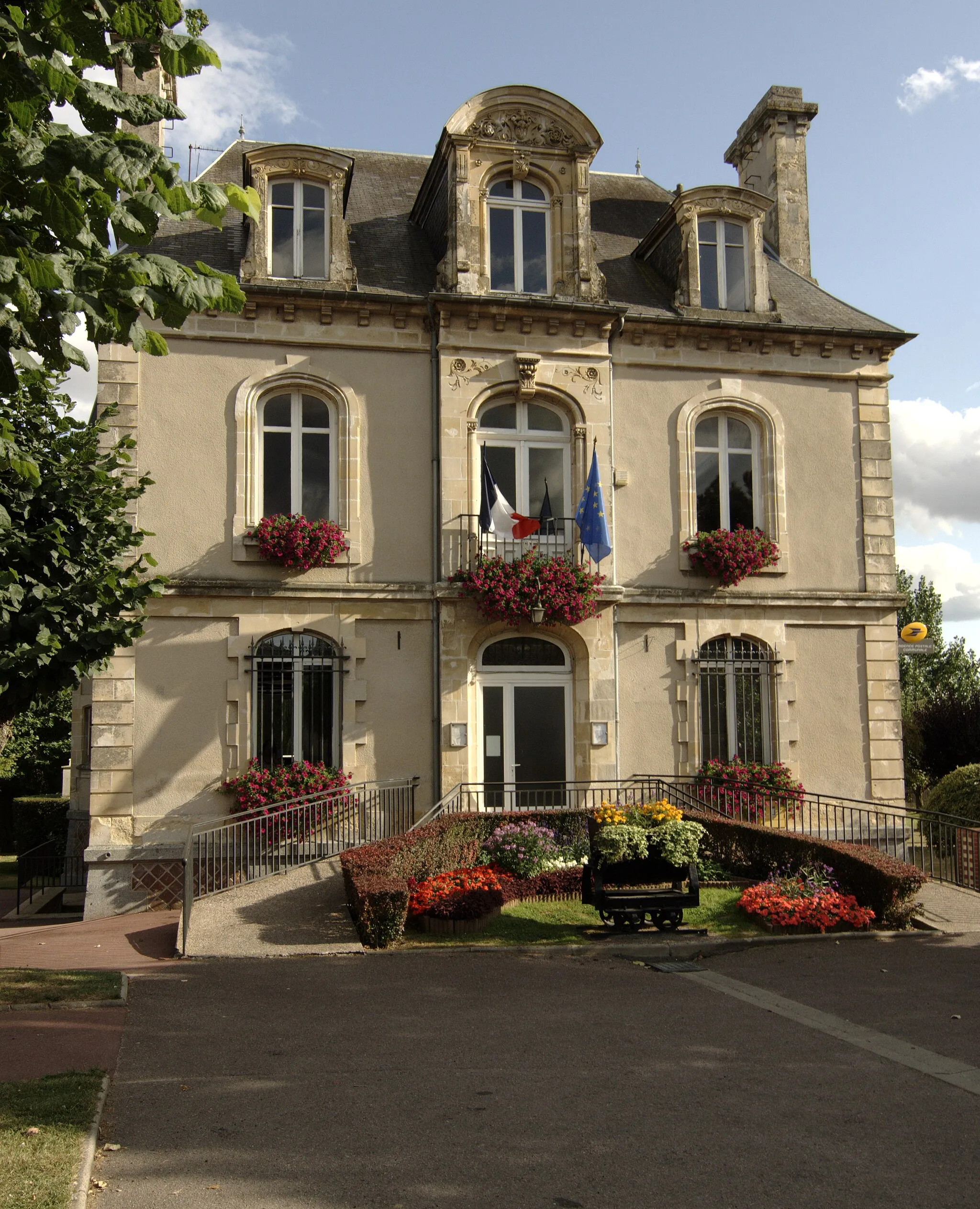 Photo showing: Town hall of Fontenay-le-Marmion (Calvados, France)