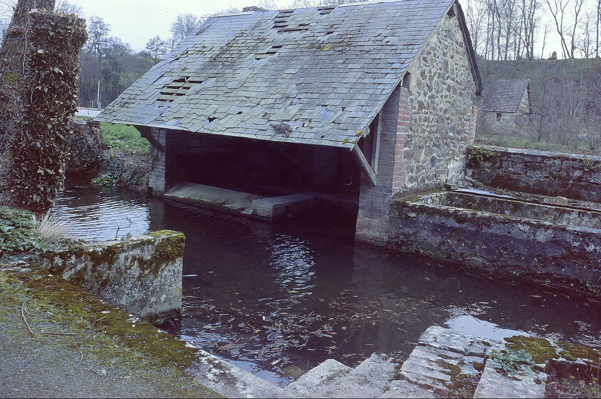 Photo showing: Wash house of Fresney-le-Puceux, hamlet "Fief nouvel" (private)