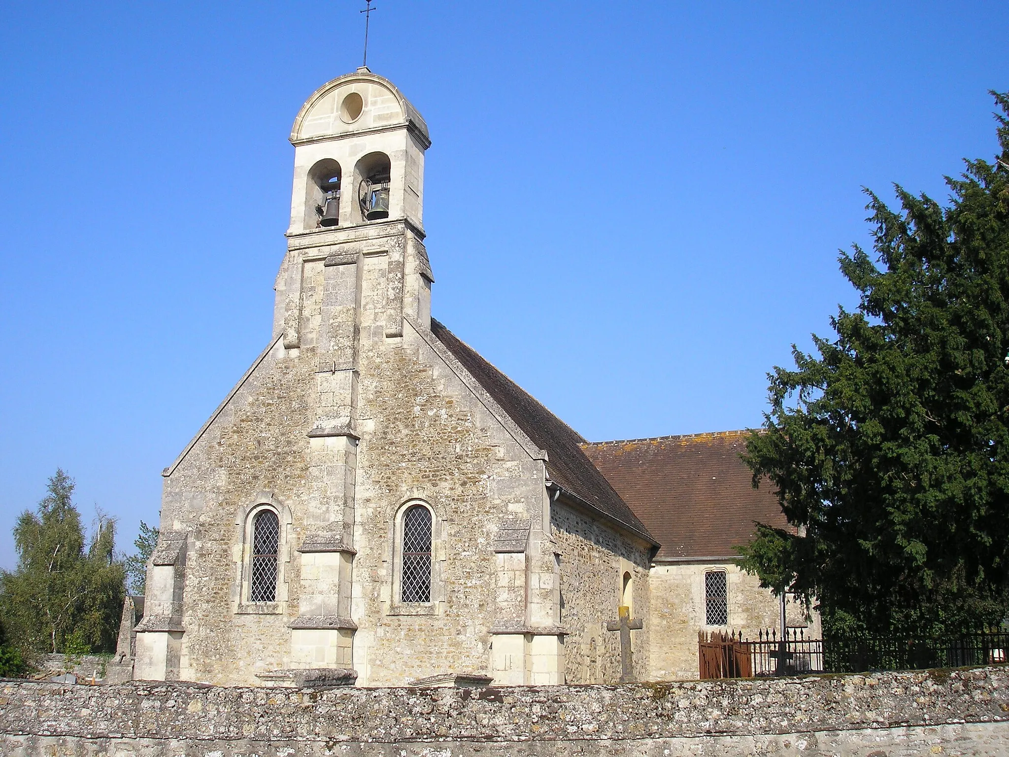 Photo showing: Gavrus (Normandie, France). L'église Saint-Aubin et son clocher-peigne (campenard).