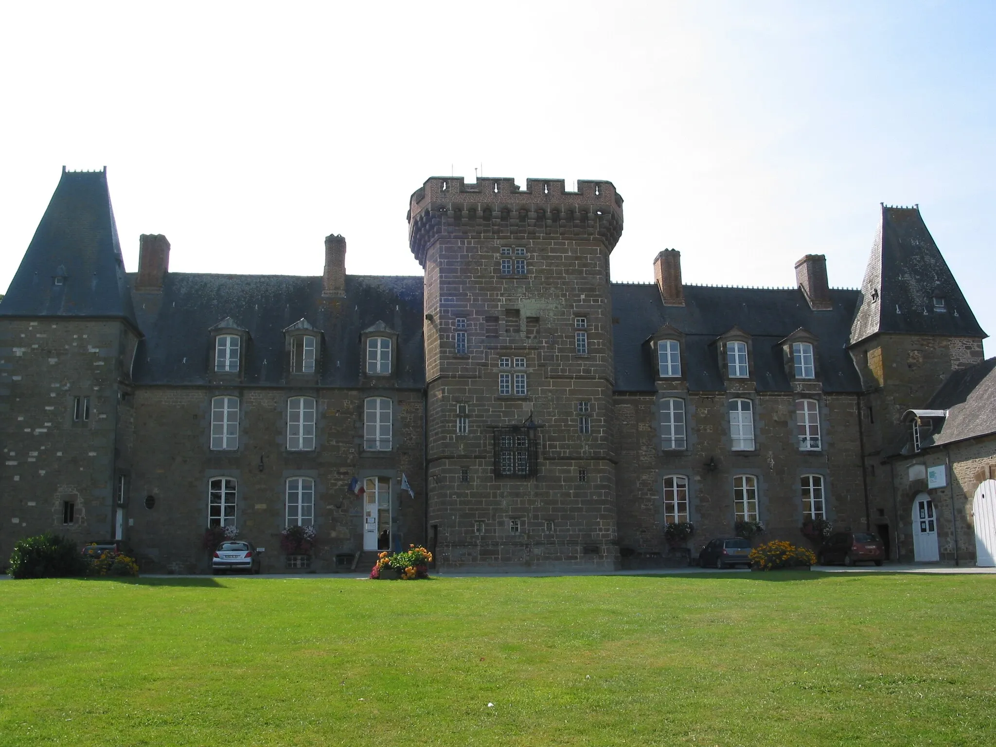 Photo showing: This building is indexed in the base Mérimée, a database of architectural heritage maintained by the French Ministry of Culture, under the reference PA00110896 .