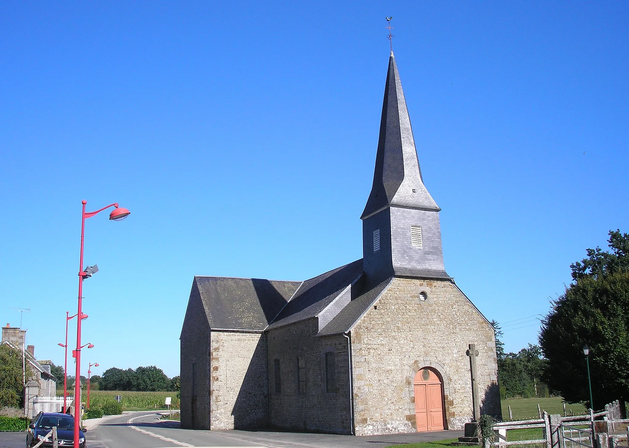 Photo showing: Échalou (Normandie, France). L'église Notre-Dame.